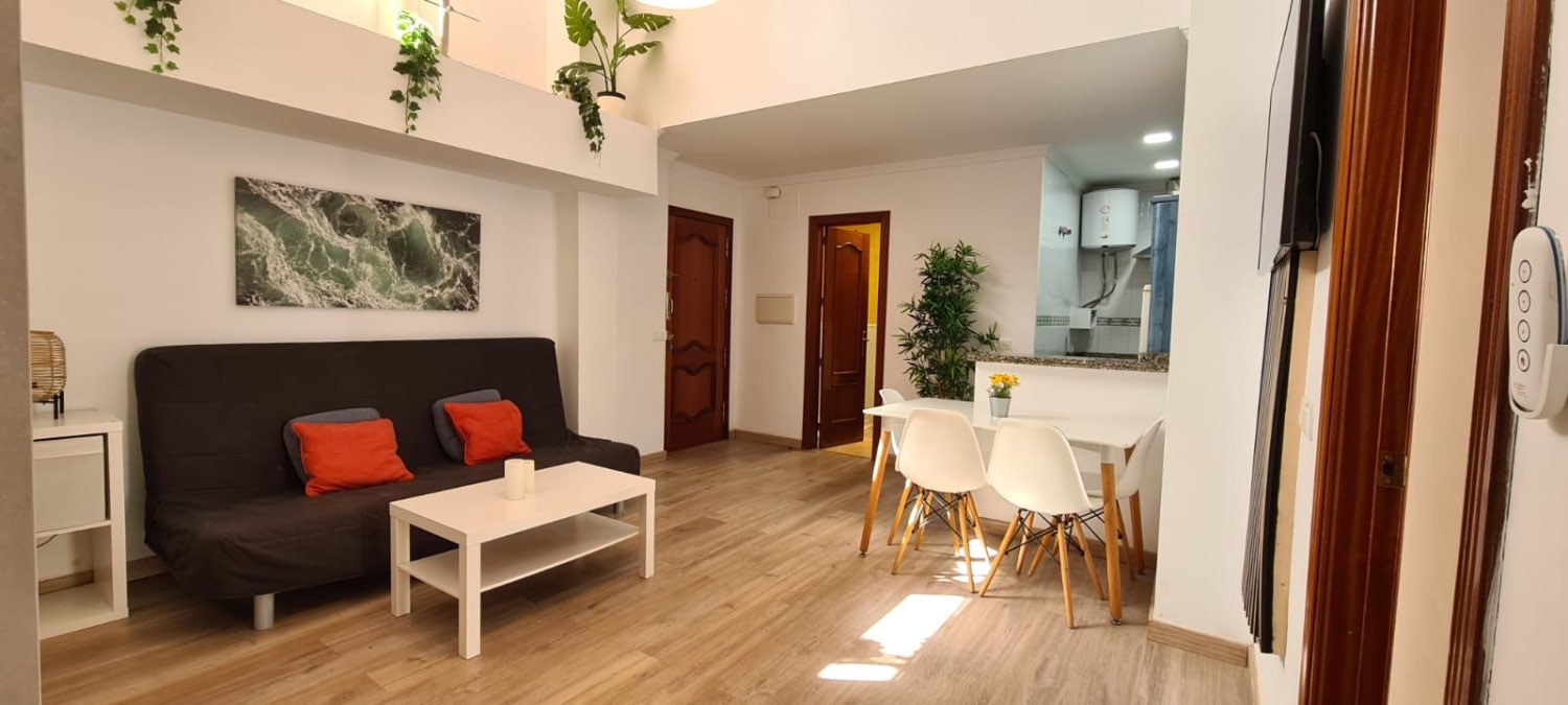 media temporada . Se alquila de 1.10.24-31.5.25 bonito apartamento en Arroyo de la Miel. ( Benalmádena )