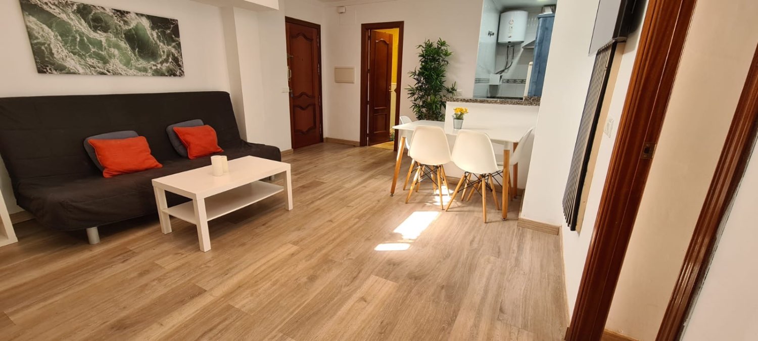 media temporada . Se alquila de 1.10.24-31.5.25 bonito apartamento en Arroyo de la Miel. ( Benalmádena )