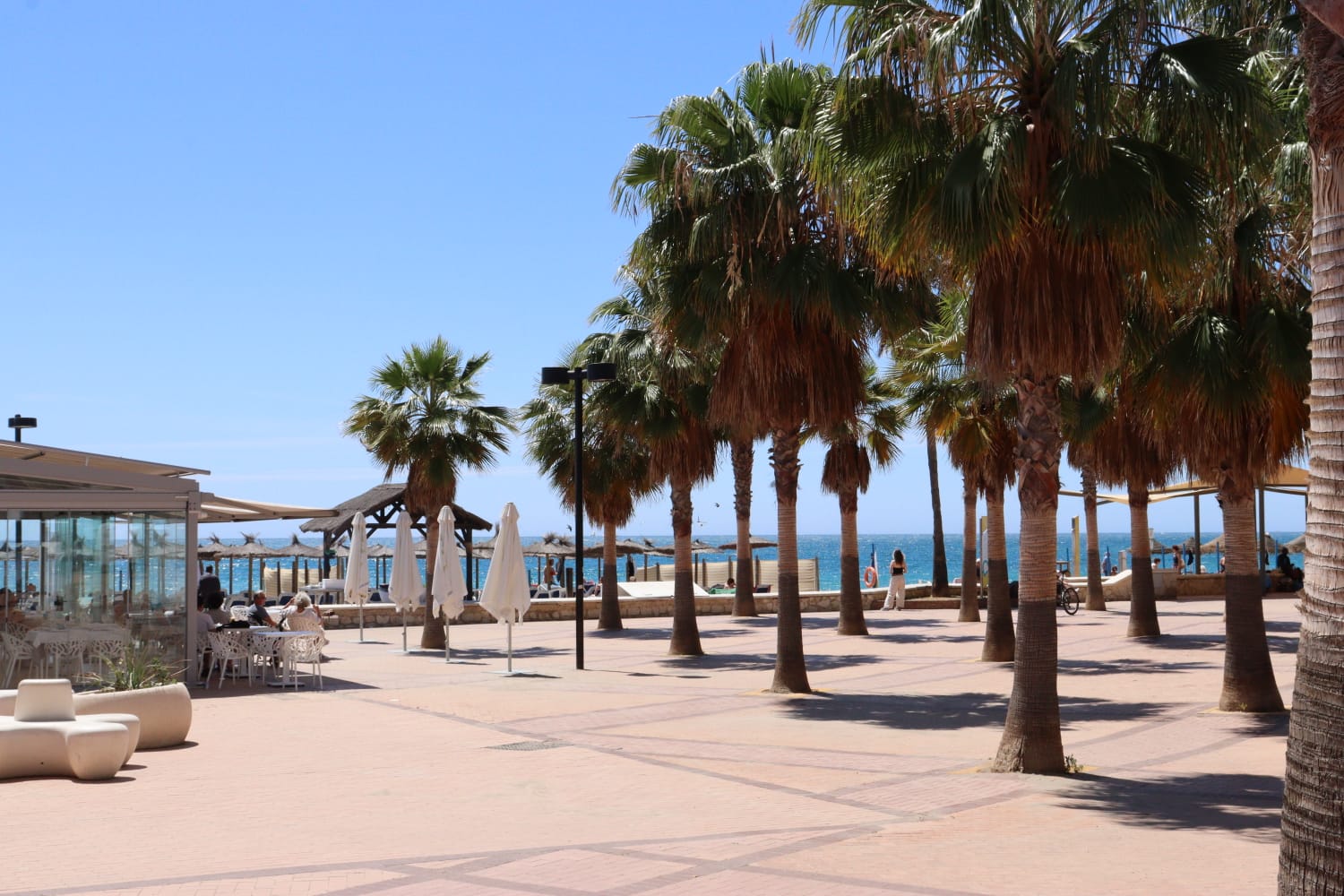 Storslått leilighet til salgs på 1. linje av stranden med havutsikt foran Fuengirola Marina