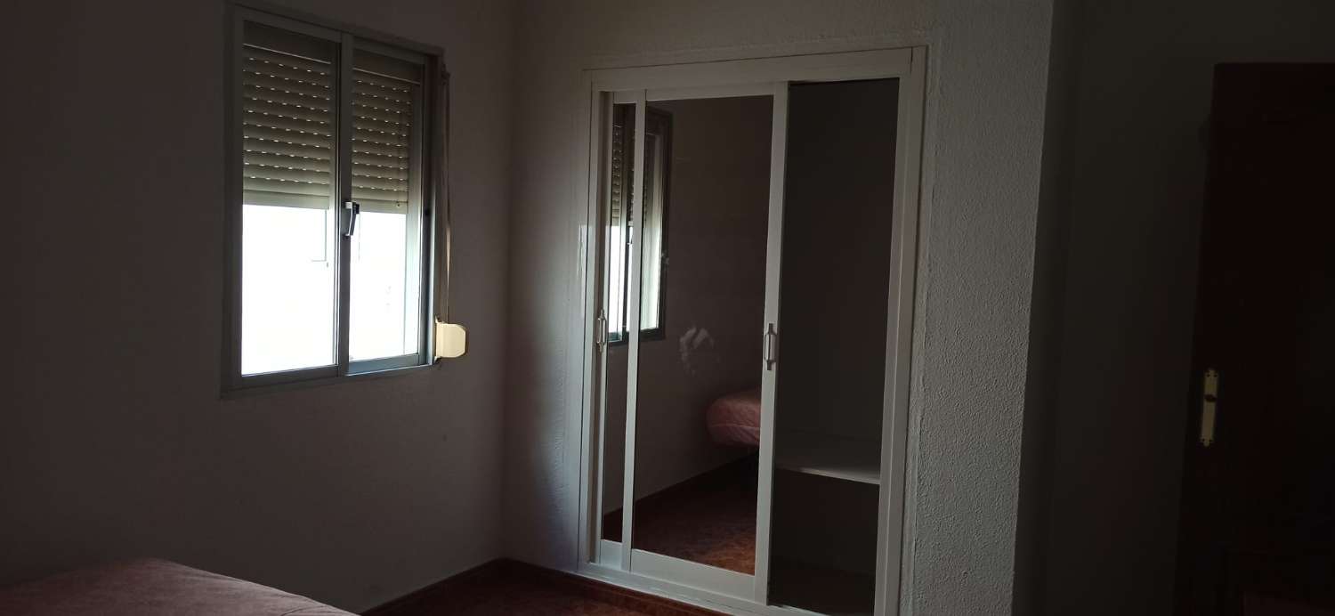 HET IS GEEN LANG SEIZOEN. Te huur vanaf 1/9/2025 - 30/6/2026 Mooi appartement in Benalmádena