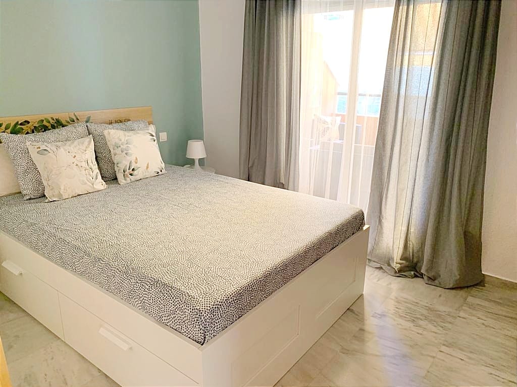 MEDIA TEMPORADA . SE ALQUILA DE 15.9.25-30.6.26 PRECIOSO APARTAMENTO  TIPO ADOSADO EN NUEVA TORREQUEBRADA  (BENALMADENA)