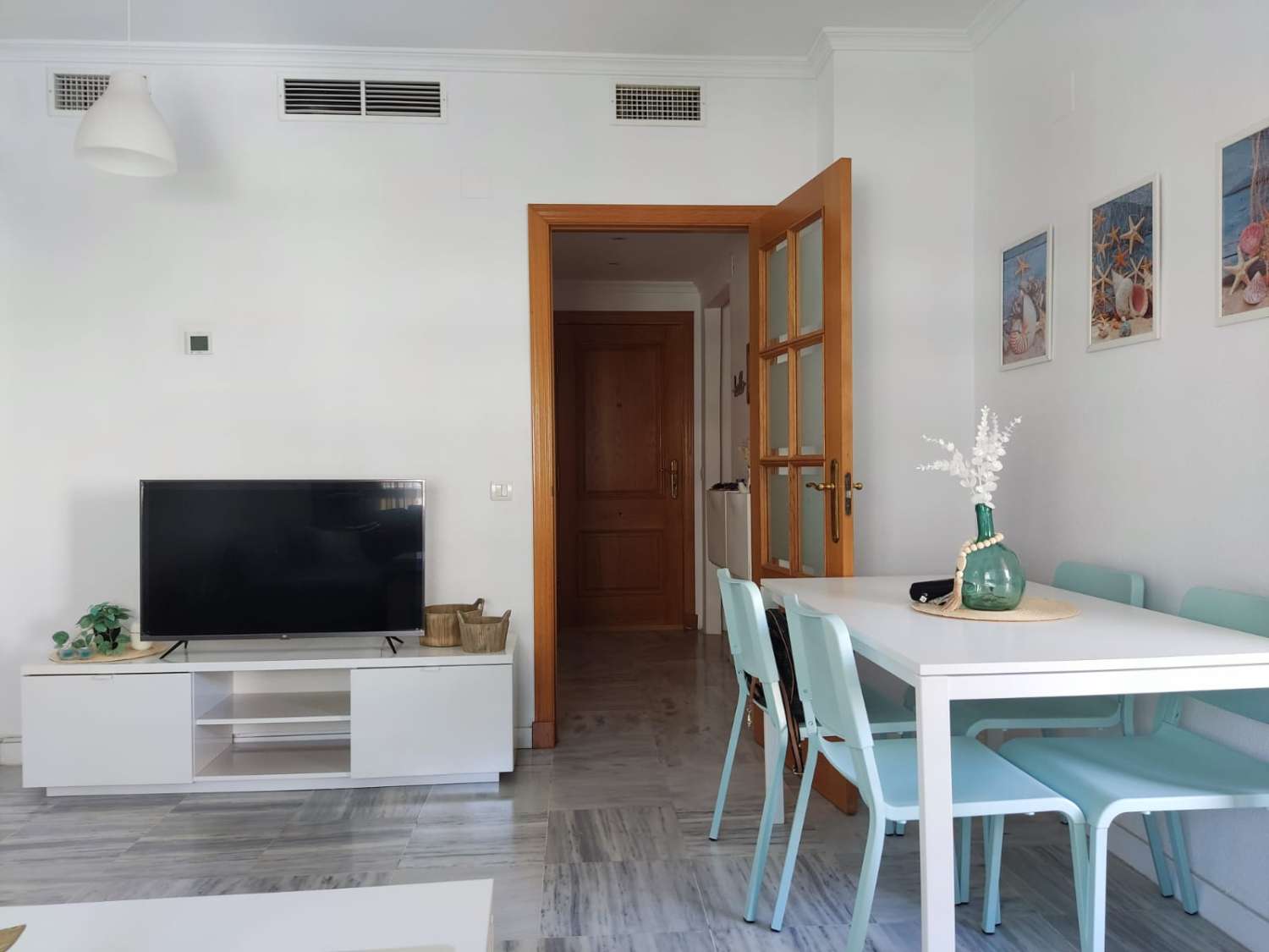 MEDIA TEMPORADA . SE ALQUILA DE 15.9.25-30.6.26 PRECIOSO APARTAMENTO  TIPO ADOSADO EN NUEVA TORREQUEBRADA  (BENALMADENA)