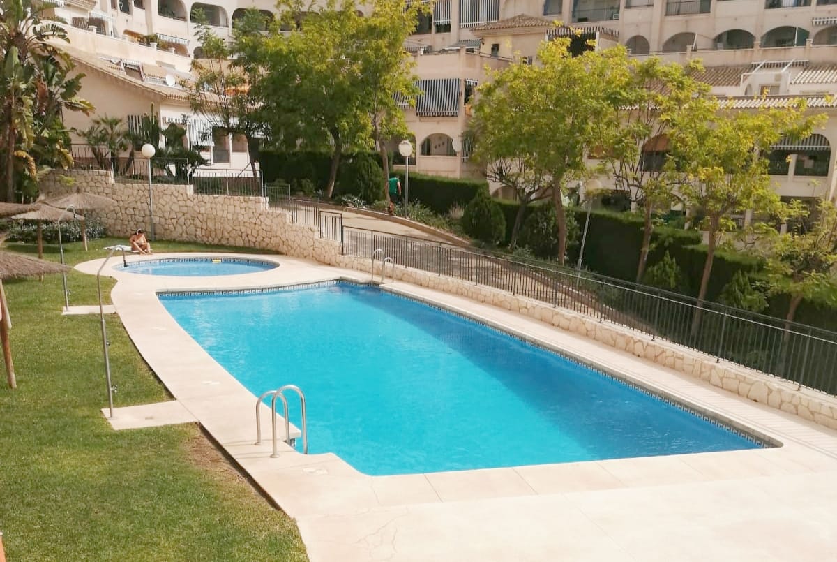 MEDIA TEMPORADA . SE ALQUILA DE 15.9.25-30.6.26 PRECIOSO APARTAMENTO  TIPO ADOSADO EN NUEVA TORREQUEBRADA  (BENALMADENA)