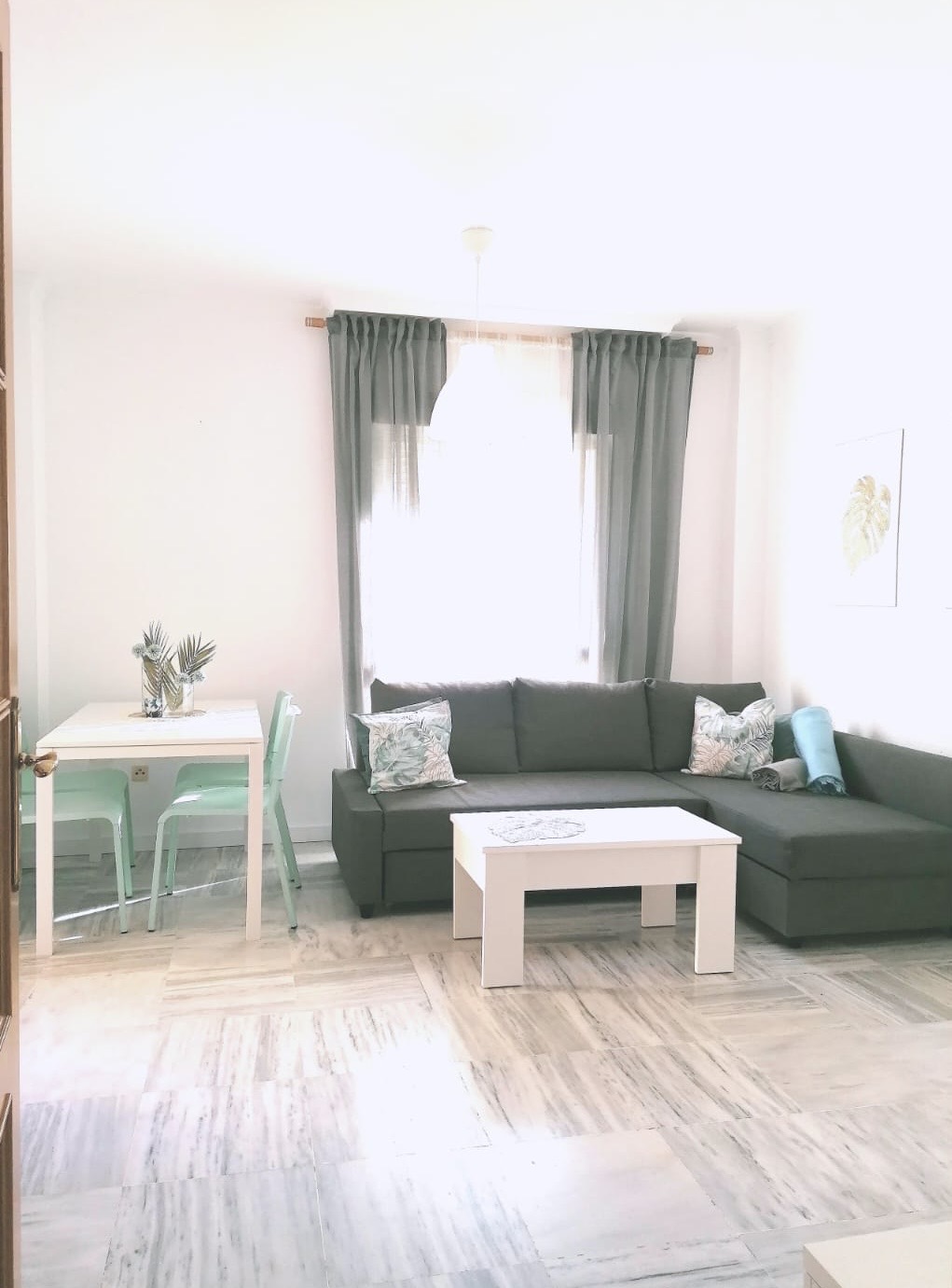 MEDIA TEMPORADA . SE ALQUILA DE 15.9.25-30.6.26 PRECIOSO APARTAMENTO  TIPO ADOSADO EN NUEVA TORREQUEBRADA  (BENALMADENA)