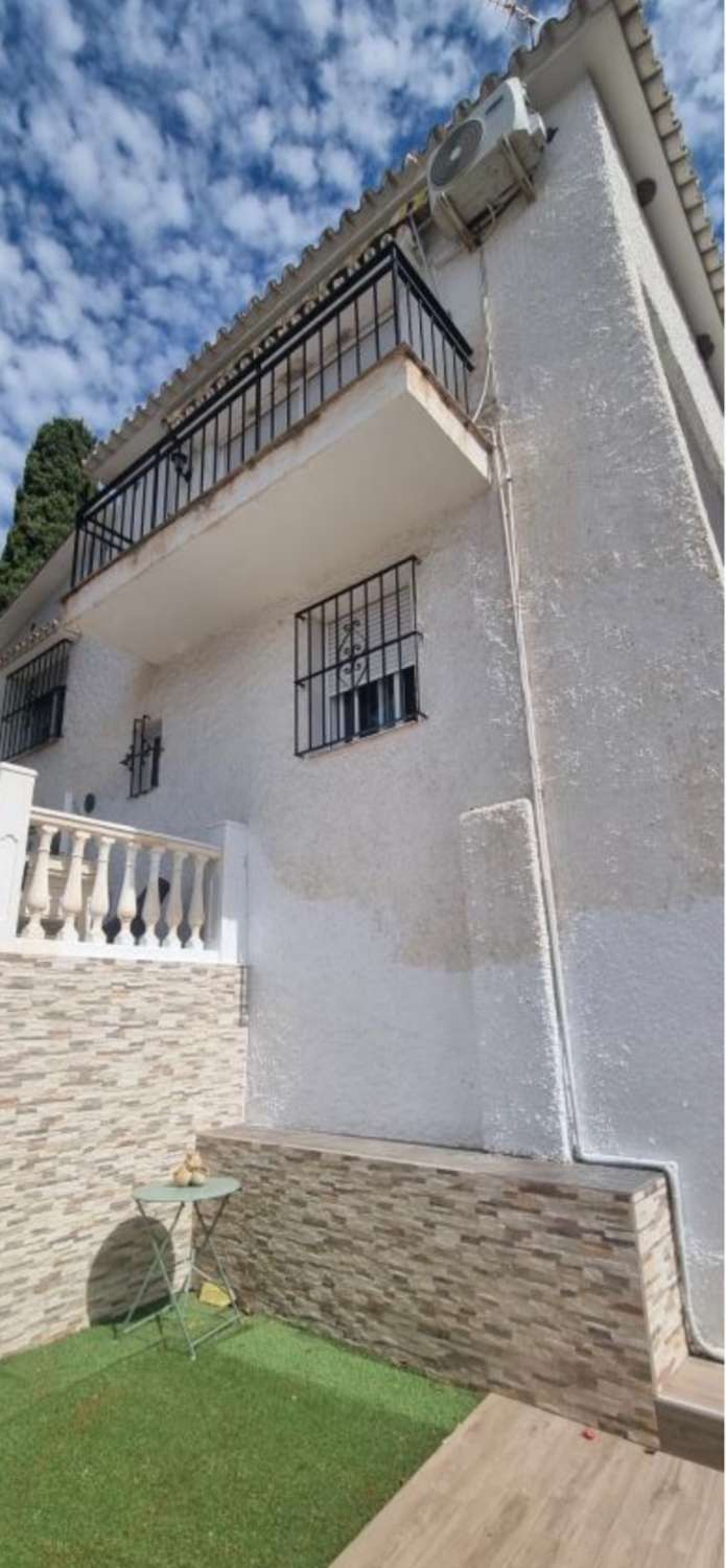 SE VENDE CHALET INDEPENDIENTE EN ZONA EL CALDERON (MALAGA)