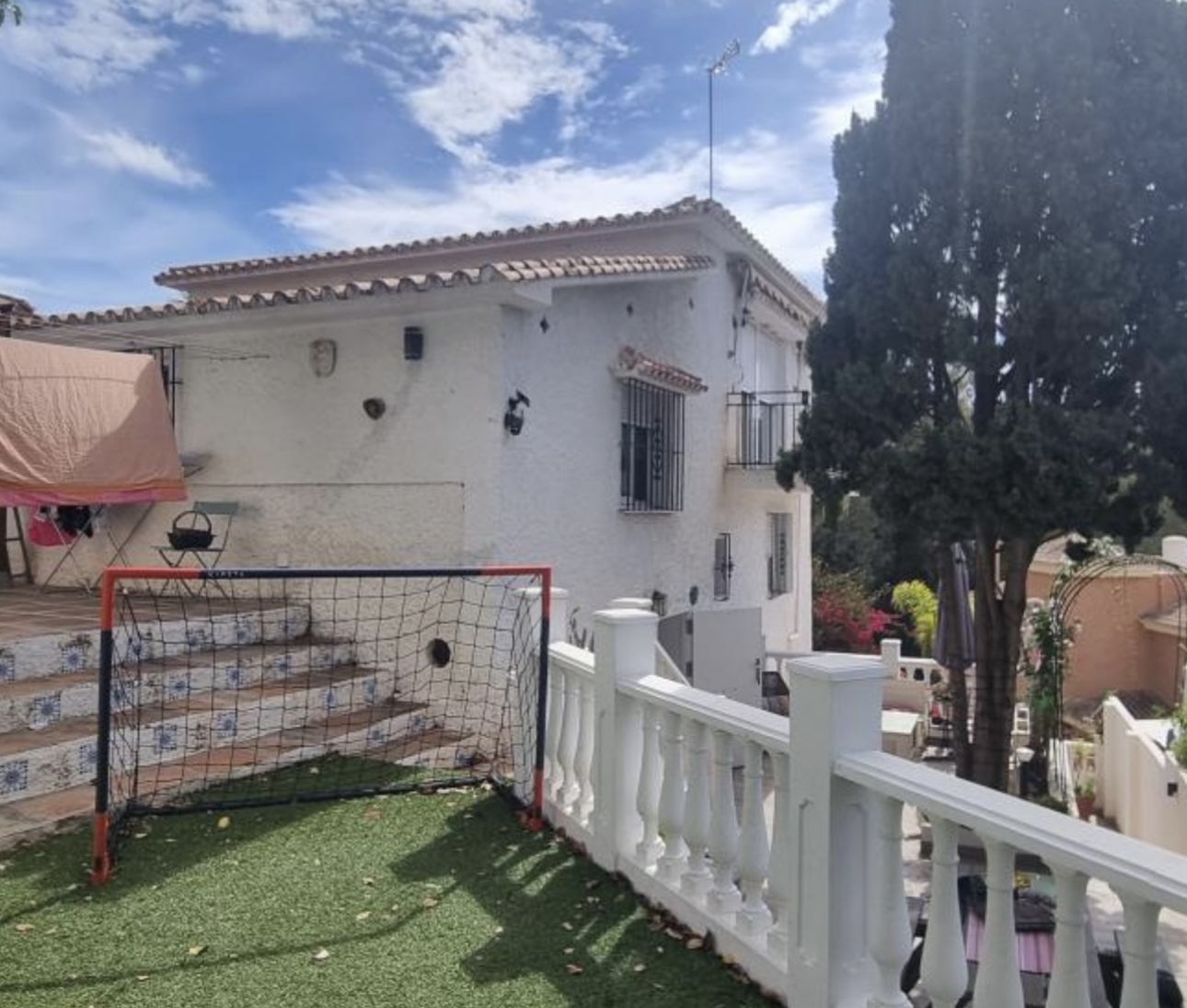 VILLA TIL SALGS I EL CALDERON-OMRÅDET (MÁLAGA)