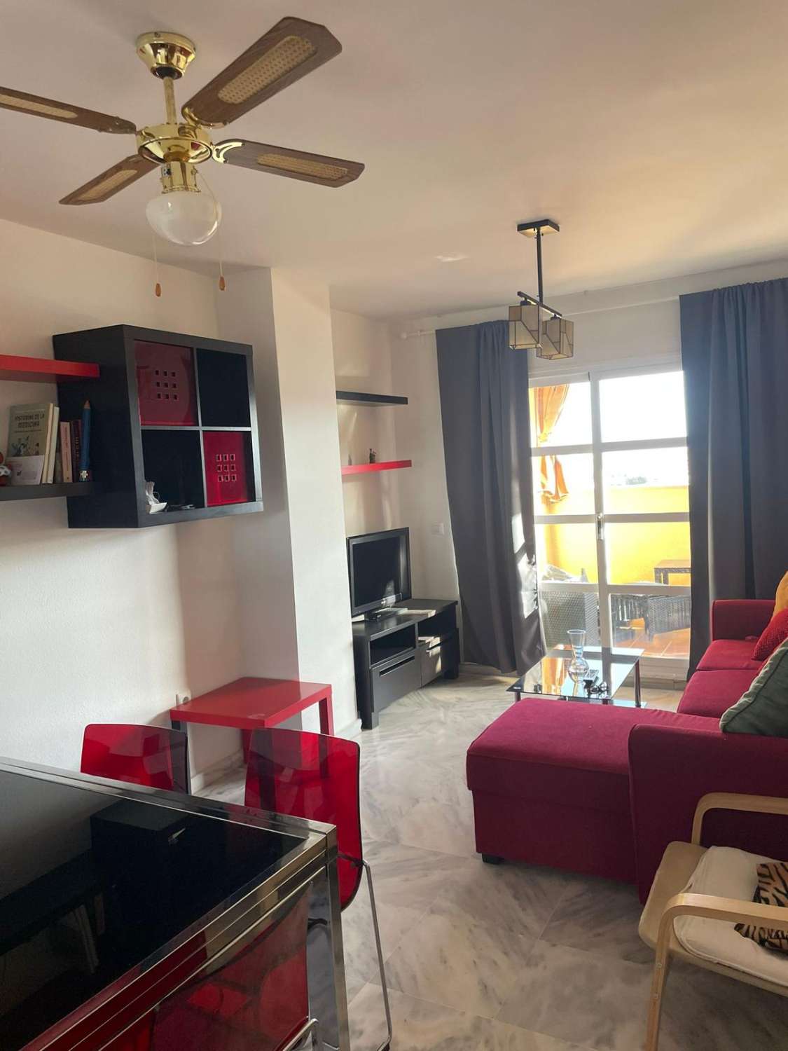 HALV SÆSON. TIL LEJE FRA 1.10.24-30.6.25 SMUK DUPLEX PENTHOUSE MED HAVUDSIGT I TORREMOLINOS