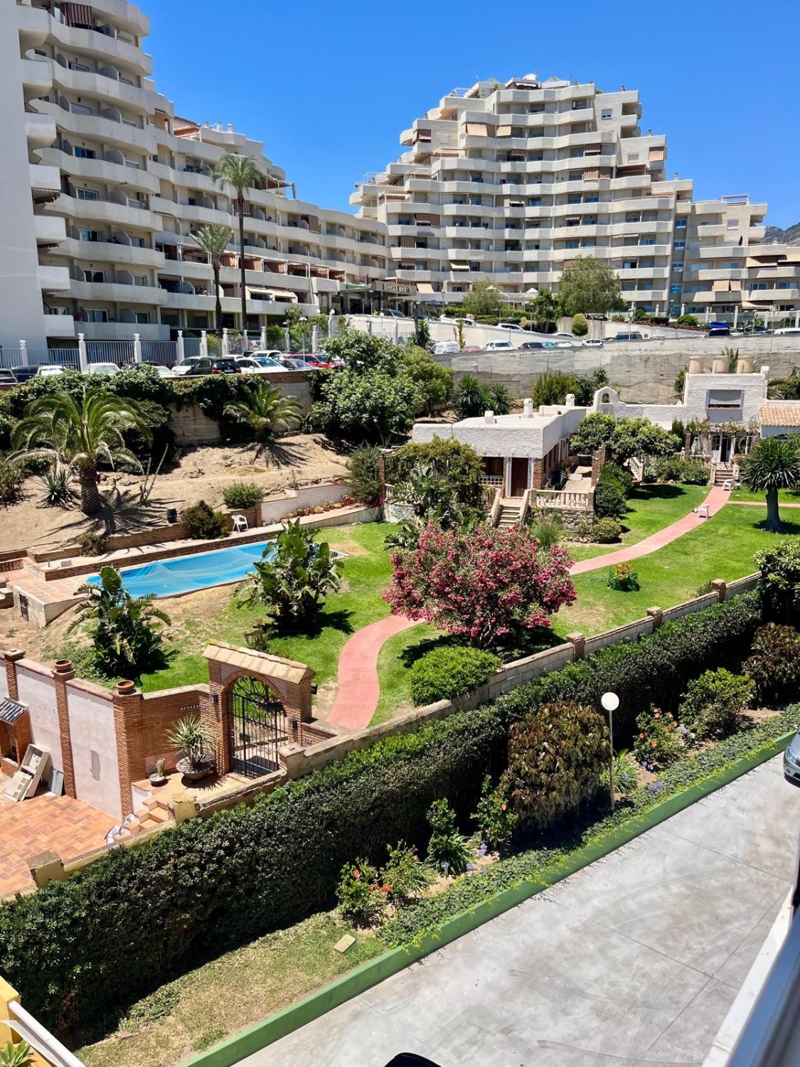 ZWISCHENSAISON .ZU VERMIETEN VON 1.9.24-3O,6.25 SCHÖNE WOHNUNG AM STRAND IN 1. LINIE MIT MEERBLICK IN BENALMADENA