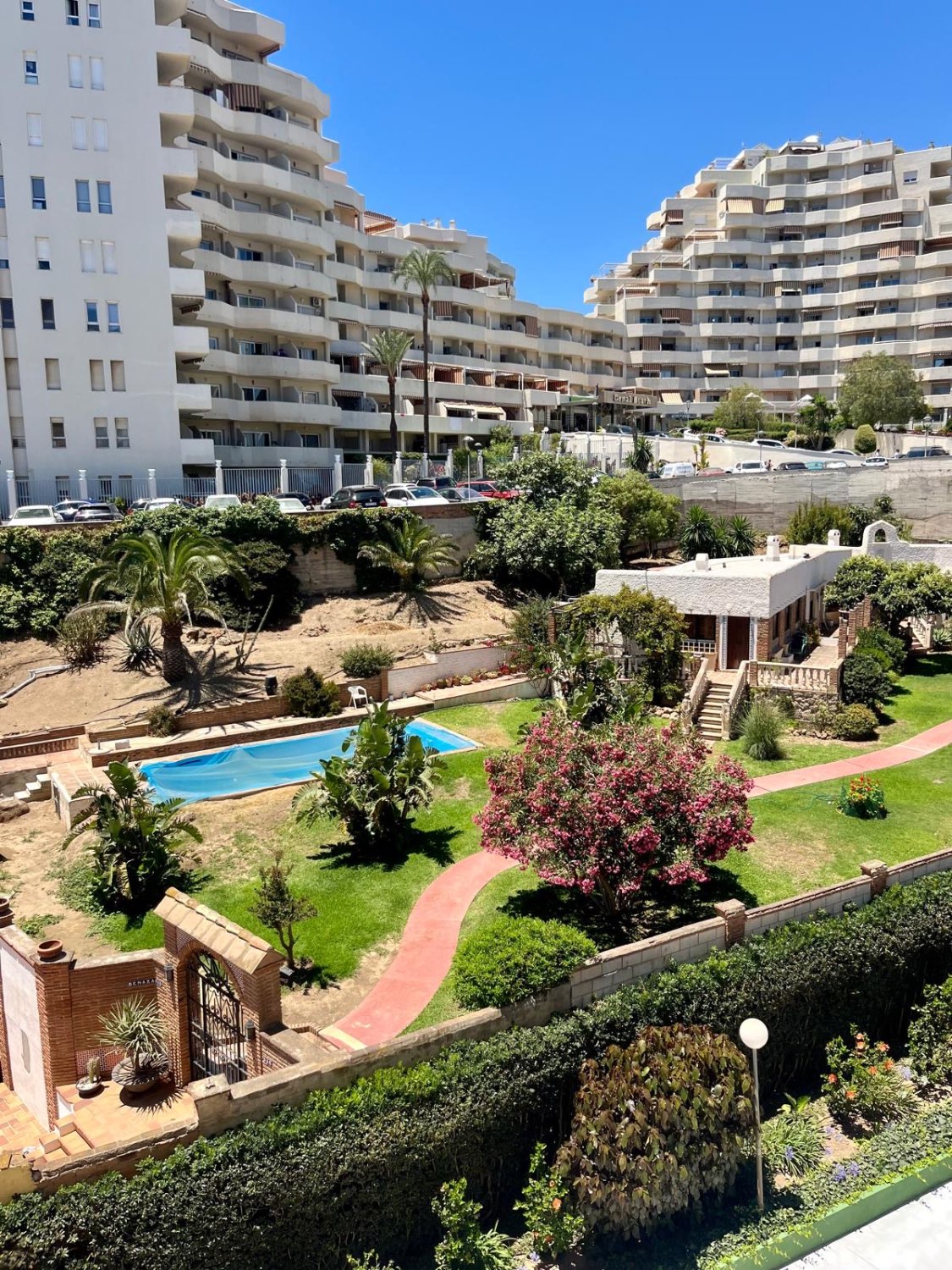 ZWISCHENSAISON .ZU VERMIETEN VOM 1.9.25-20.6.26 SCHÖNE WOHNUNG AM STRAND DER 1. LINIE MIT MEERBLICK IN BENALMADENA