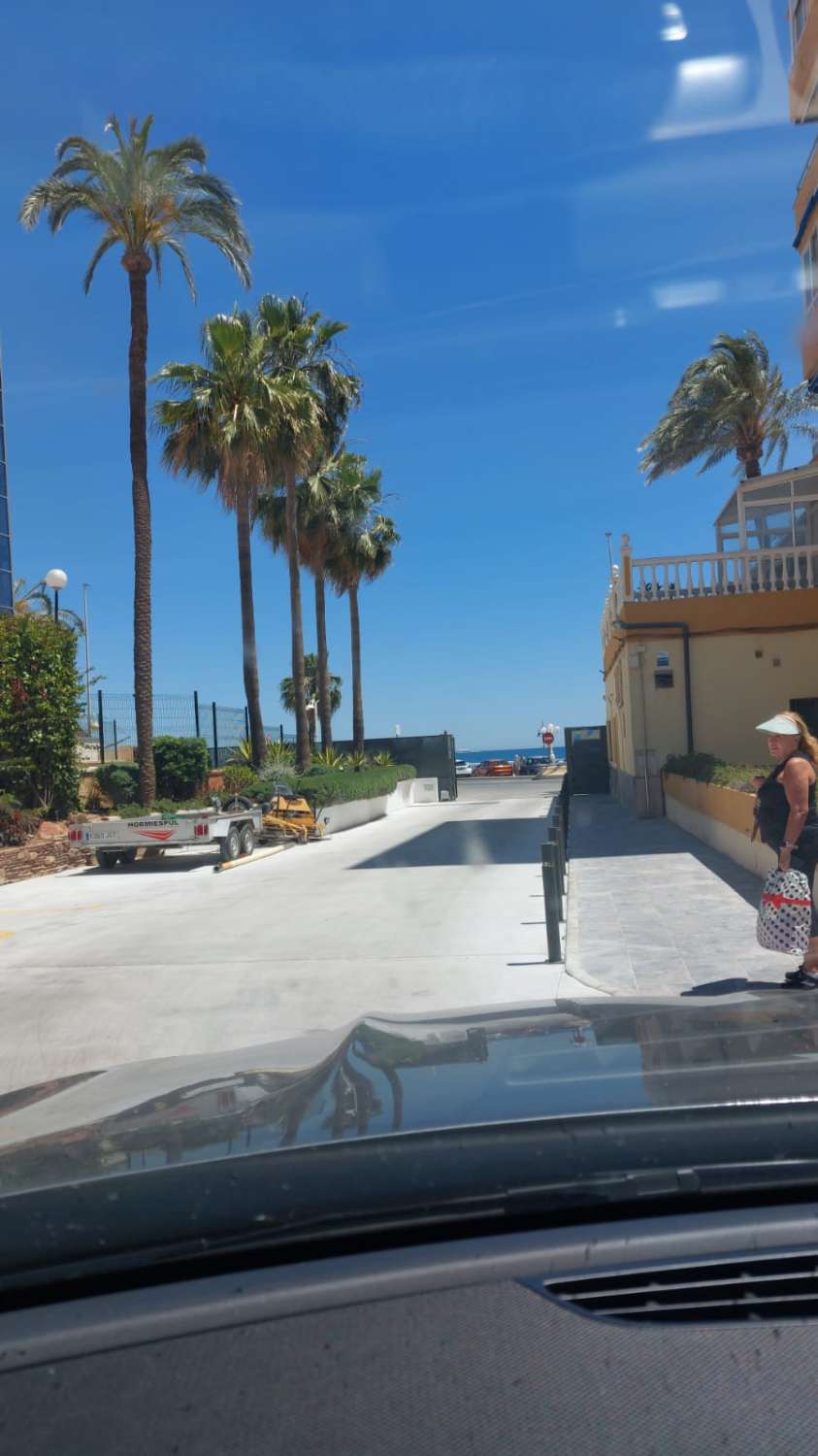 MEDIA STAGIONE .IN AFFITTO DAL 1.9.25-20.6.26 GRAZIOSO APPARTAMENTO SULLA SPIAGGIA DI 1 ° LINEA CON VISTA SUL MARE A BENALMADENA