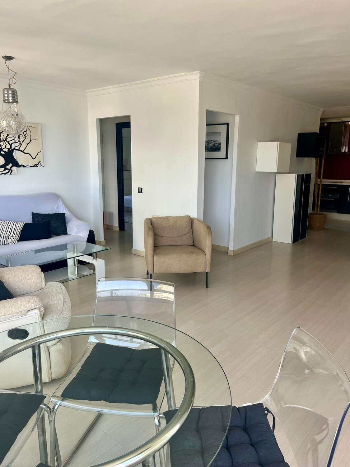 MIDDENSEIZOEN .TE HUUR VAN 1.9.25-20.6.26 MOOI APPARTEMENT AAN 1E LIJN STRAND MET UITZICHT OP ZEE IN BENALMÁDENA