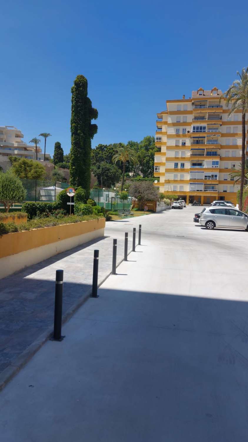 MEDIA STAGIONE .IN AFFITTO DAL 1.9.25-20.6.26 GRAZIOSO APPARTAMENTO SULLA SPIAGGIA DI 1 ° LINEA CON VISTA SUL MARE A BENALMADENA