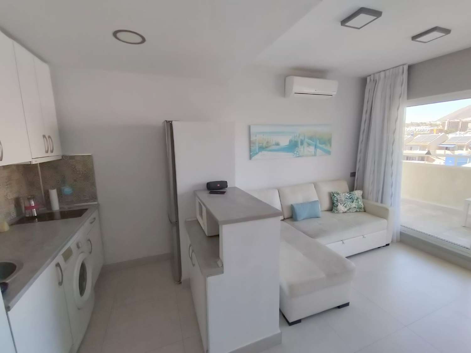 SE VENDE MAGNIFICO APARTAMENTO CON VISTAS AL MAR  EN 1ªLINEA DE PLAYA EN BENALMADENA