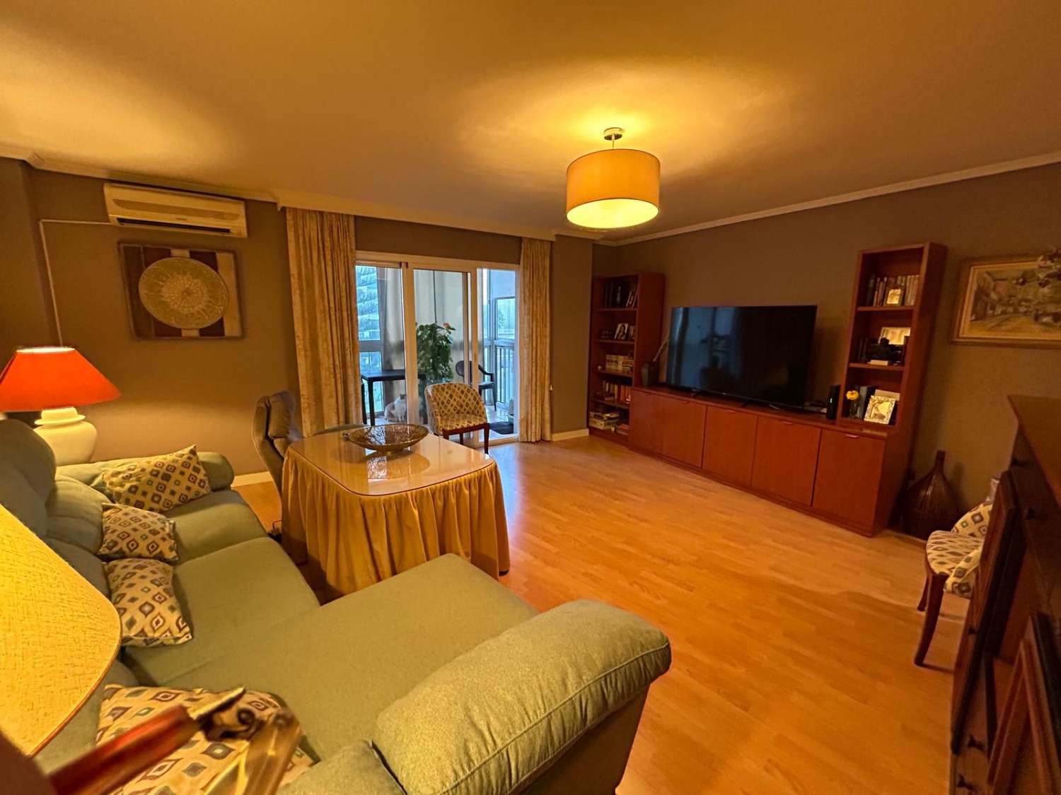 Se vende magnifico apartamento  con vistas al mar en  2ª línea de playa zona  Las Gaviotas  (Fuengirola)