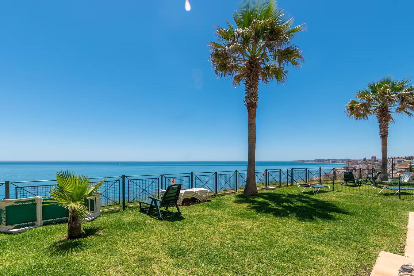 Se vende magnifico apartamento con vistas al mar en 1ª línea de playa zona Carvajal (Benalmadena)