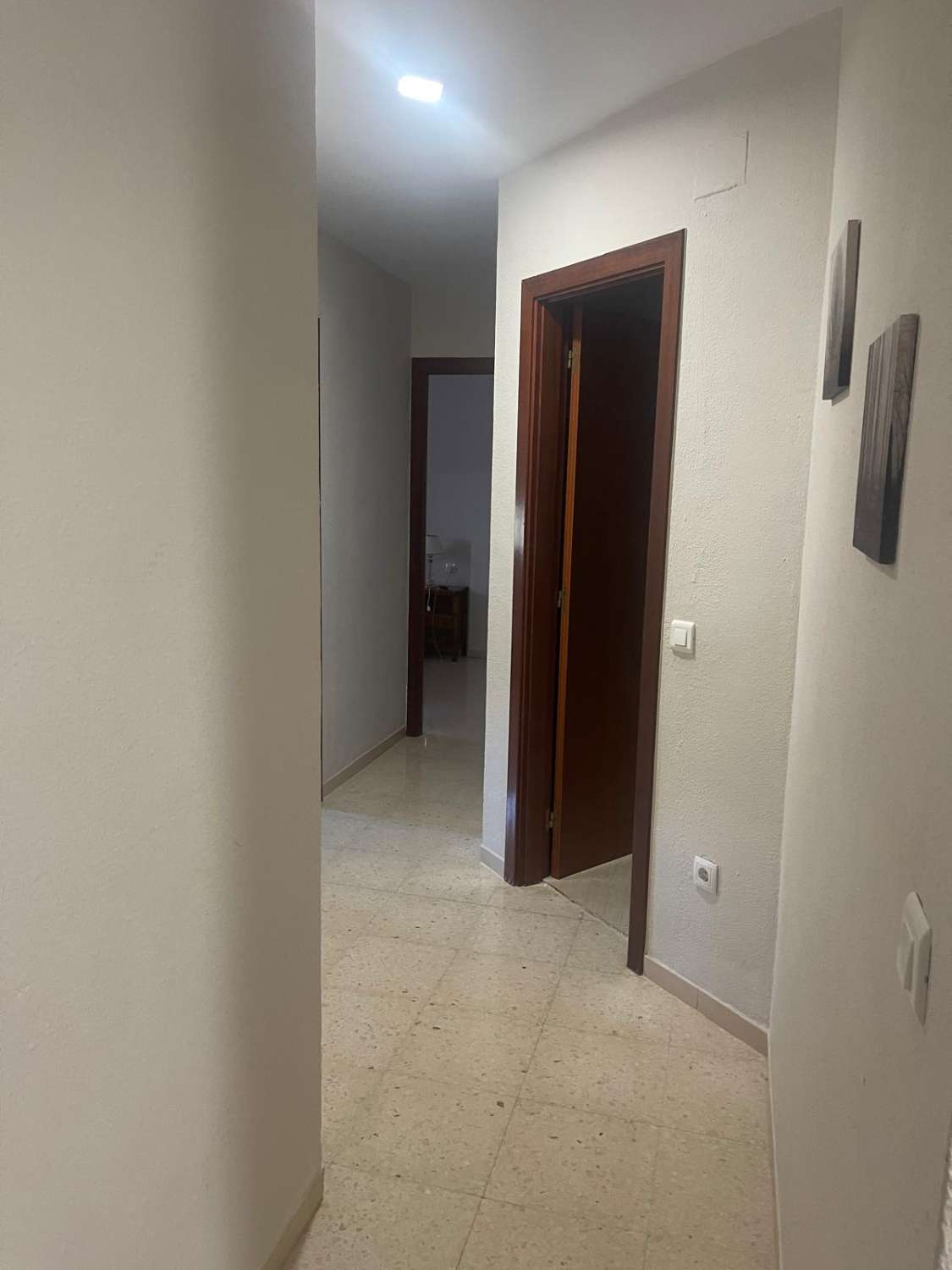 SE ALQUILA DEL 1.9.24-31.10.24 BONITO APARTAMENTO EN TORREMUELLE (BENALMADENA)