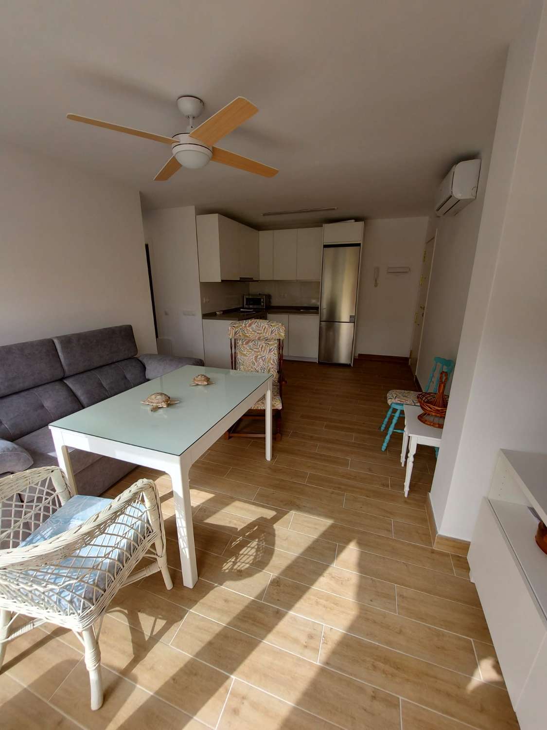 MEDIA TEMPORADA . SE ALQUILA DE 1.9.24-30.6.25 BONITO APARTAMENTO EN PLAYAMAR (TORREMOLINOS )