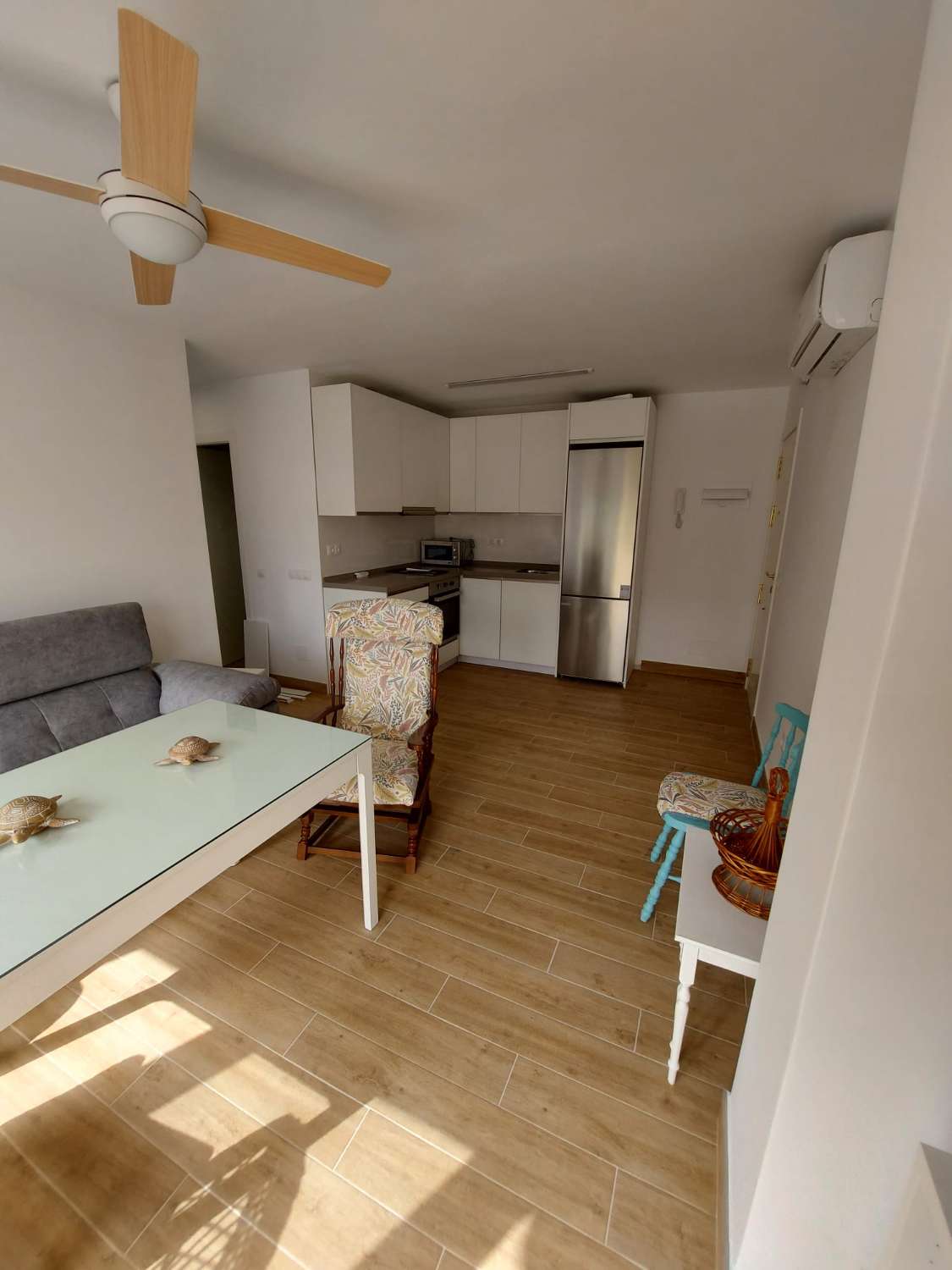 MEDIA TEMPORADA . SE ALQUILA DE 1.9.24-30.6.25 BONITO APARTAMENTO EN PLAYAMAR (TORREMOLINOS )