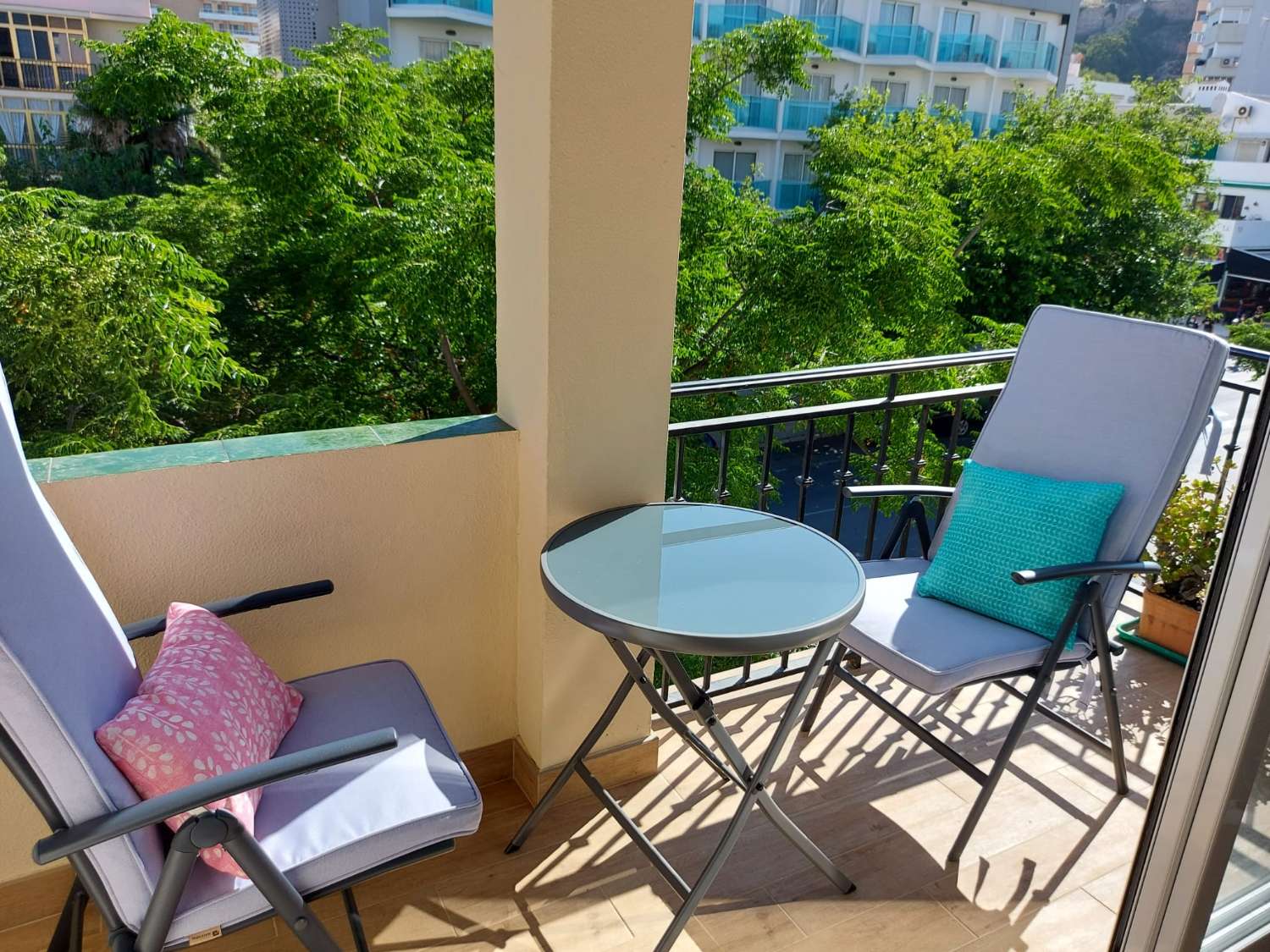 HALF SEIZOEN. TE HUUR VANAF 1.9.24-30.6.25 MOOI APPARTEMENT IN PLAYAMAR (TORREMOLINOS)