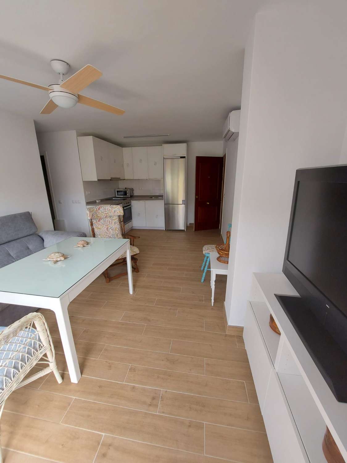 MEDIA TEMPORADA . SE ALQUILA DE 1.9.24-30.6.25 BONITO APARTAMENTO EN PLAYAMAR (TORREMOLINOS )