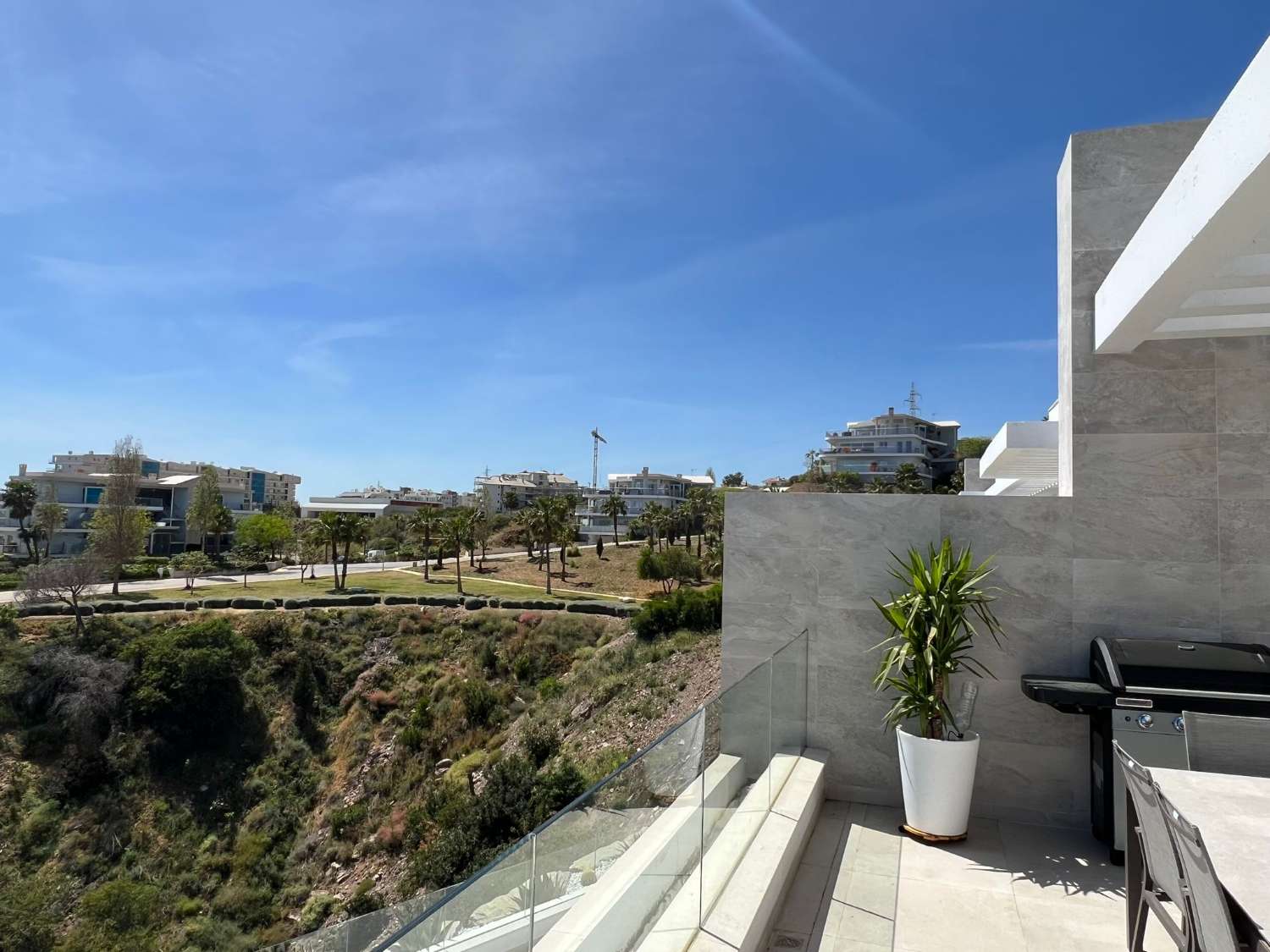 PENTHOUSE À VENDRE AVEC VUE SUR LA MER DANS LA ZONA HIGUERÓN (BENALMADENA)