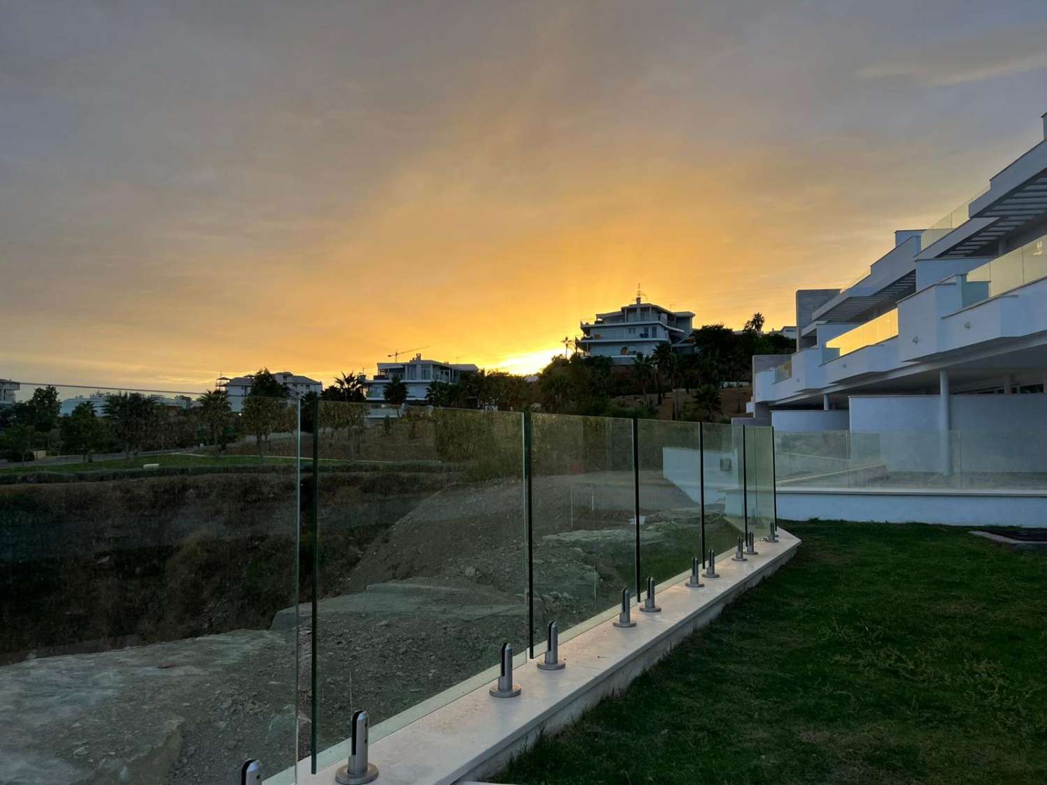 SE VENDE MANGIFICO ATICO CON VISTAS AL MAR EN ZONA HIGUERON (BENALMADENA)