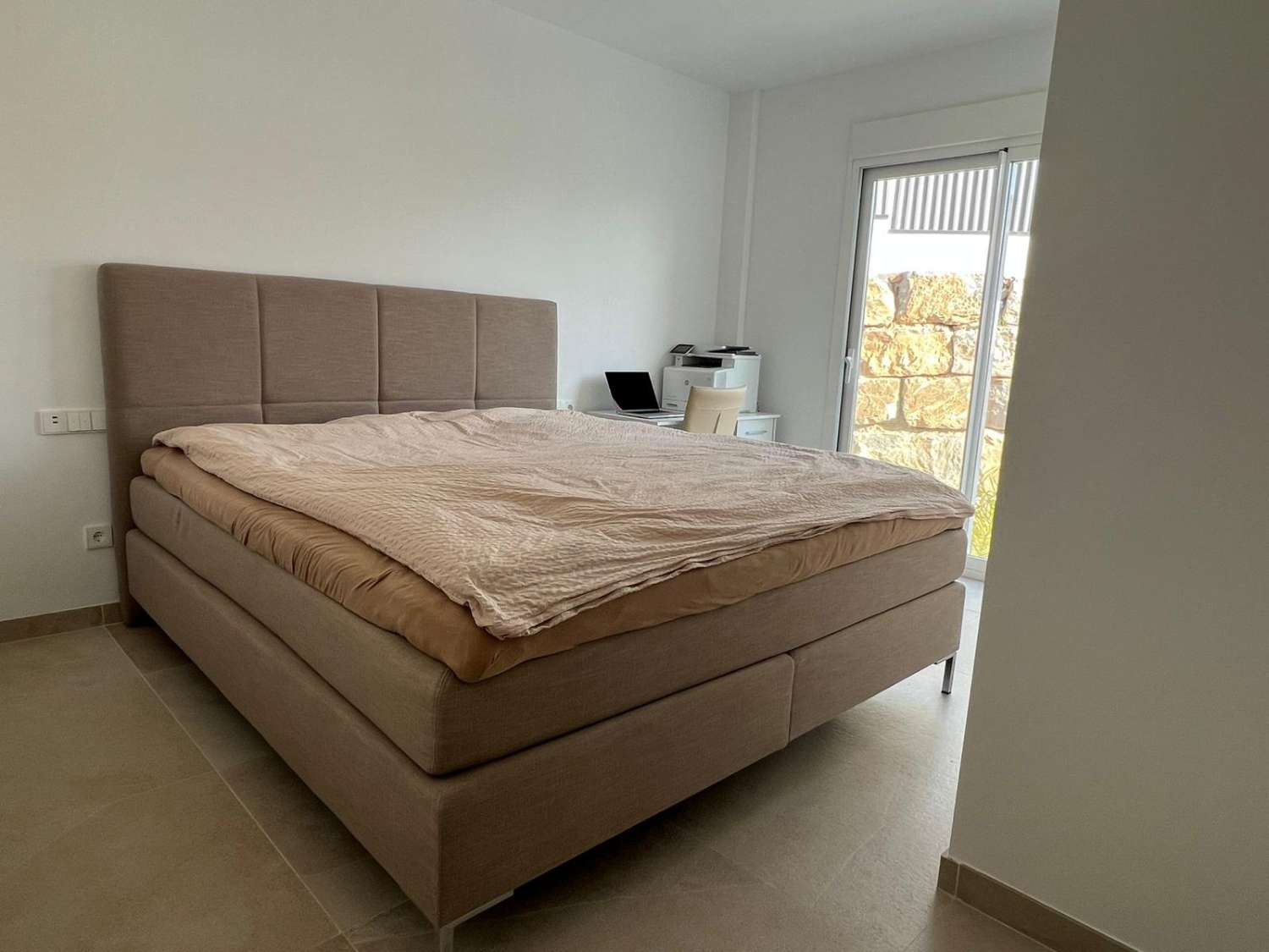 SE VENDE MANGIFICO ATICO CON VISTAS AL MAR EN ZONA HIGUERON (BENALMADENA)