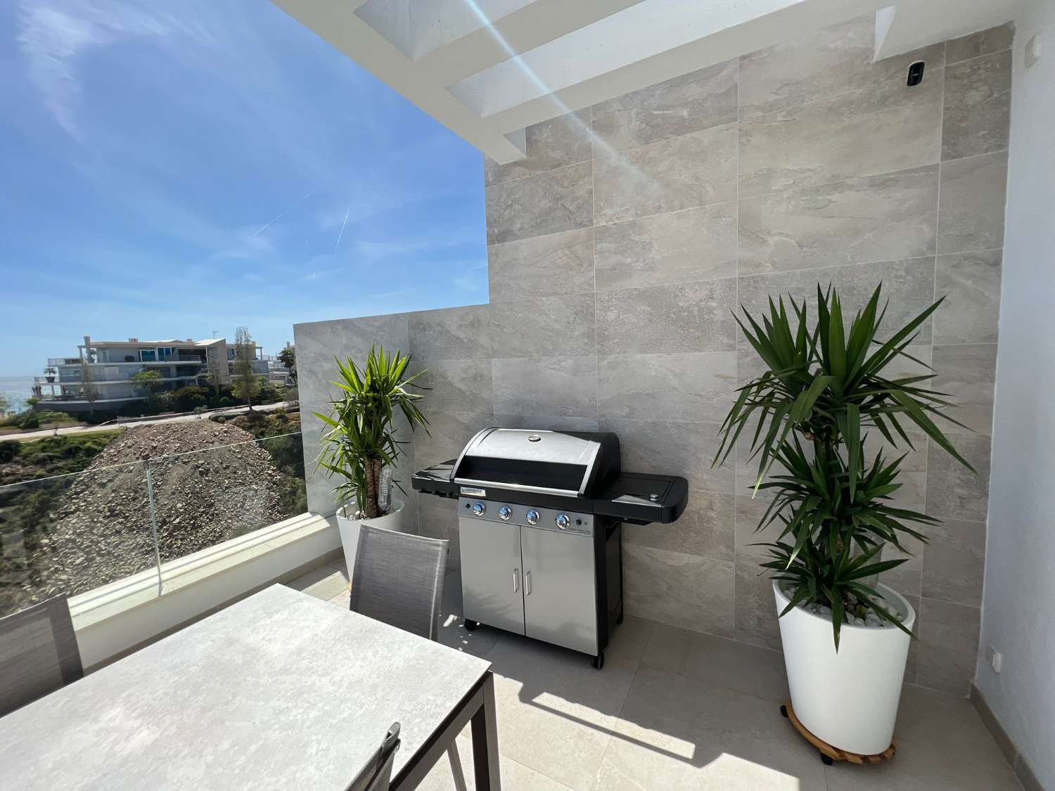 PENTHOUSE ZUM VERKAUF MIT MEERBLICK IN ZONA HIGUERÓN (BENALMADENA)