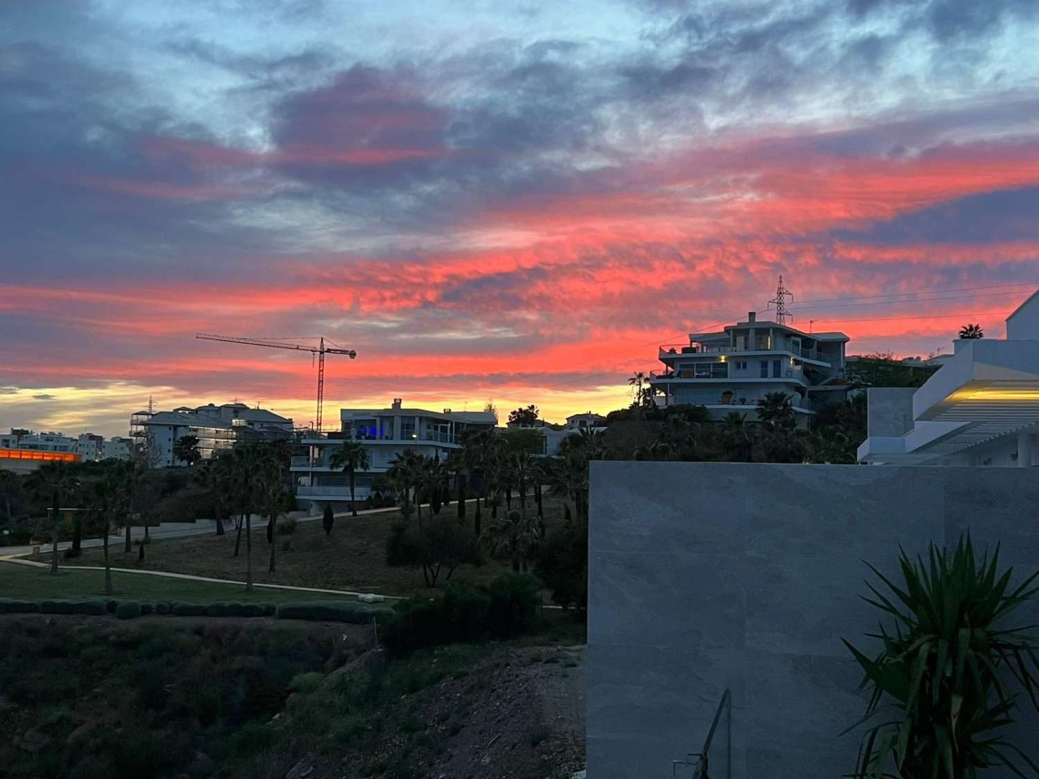 TAKVÅNING TILL SALU MED HAVSUTSIKT I ZONA HIGUERÓN (BENALMADENA)