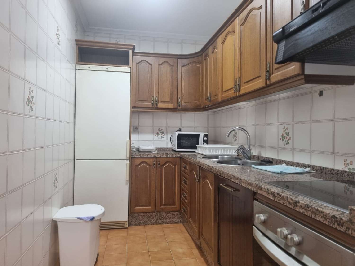 HALBE SAISON AB SOFORT ZU VERMIETEN -30.6.25 SCHÖNE ECKWOHNUNG IN DER 1. LINIE MIT SCHÖNEM MEERBLICK IN FUENGIROLA