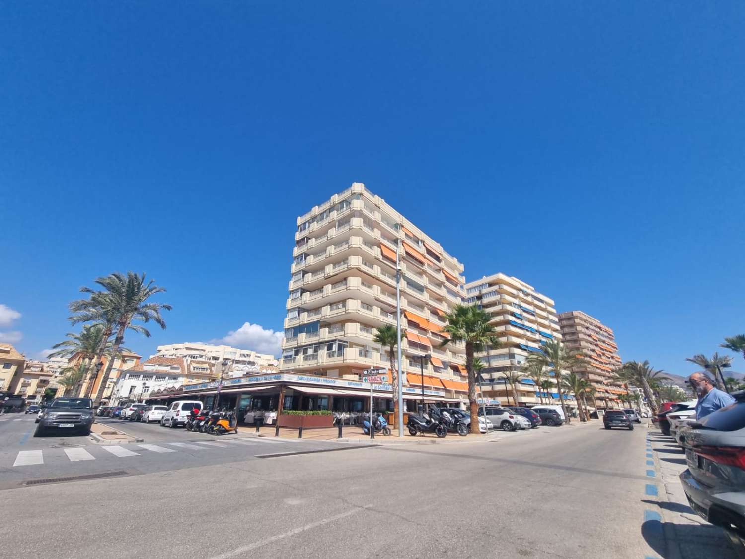 HALF SEASON FOR RENT FROM NOW ON -30.6.25 NICE CORNER APARTMENT ON THE 1ST LINE WITH BEAUTIFUL SEA VIEWS IN FUENGIROLA