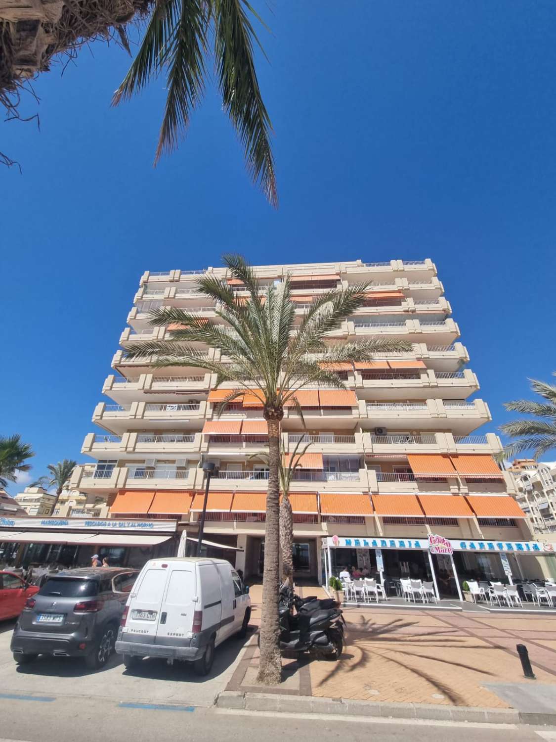 HALF SEASON FOR RENT FROM NOW ON -30.6.25 NICE CORNER APARTMENT ON THE 1ST LINE WITH BEAUTIFUL SEA VIEWS IN FUENGIROLA