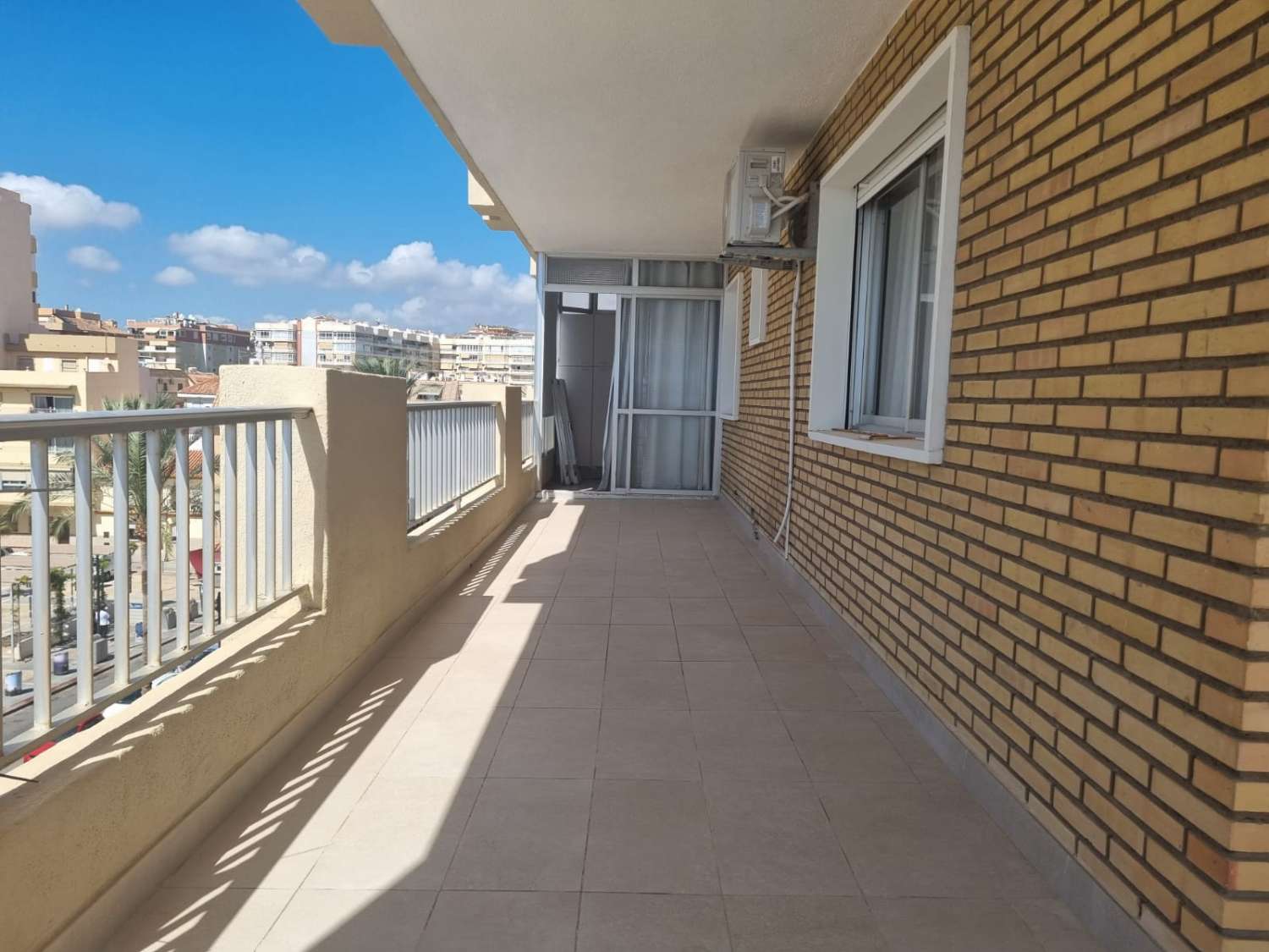 HALF SEASON FOR RENT FROM NOW ON -30.6.25 NICE CORNER APARTMENT ON THE 1ST LINE WITH BEAUTIFUL SEA VIEWS IN FUENGIROLA