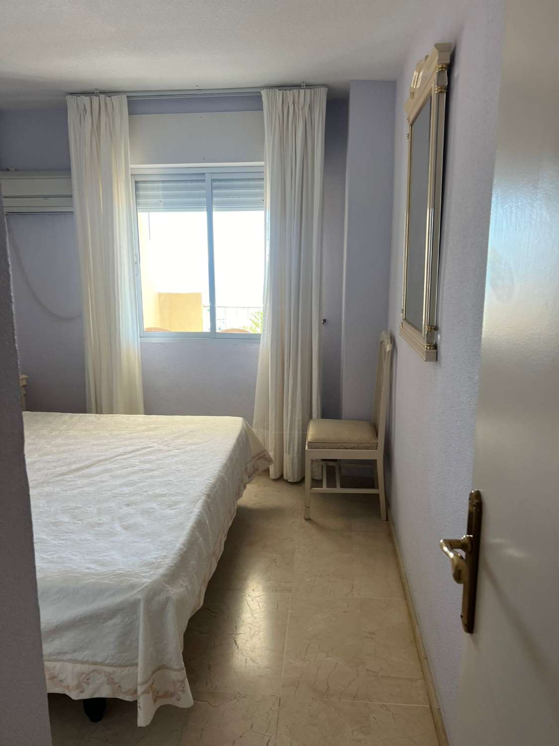 HALBE SAISON AB SOFORT ZU VERMIETEN -30.6.25 SCHÖNE ECKWOHNUNG IN DER 1. LINIE MIT SCHÖNEM MEERBLICK IN FUENGIROLA