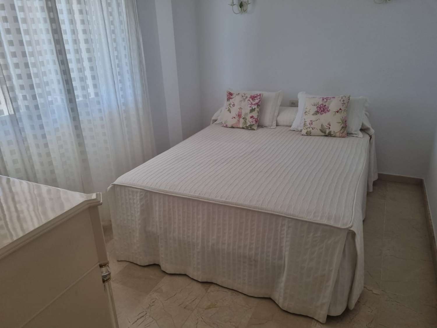 HALF SEASON FOR RENT FROM NOW ON -30.6.25 NICE CORNER APARTMENT ON THE 1ST LINE WITH BEAUTIFUL SEA VIEWS IN FUENGIROLA