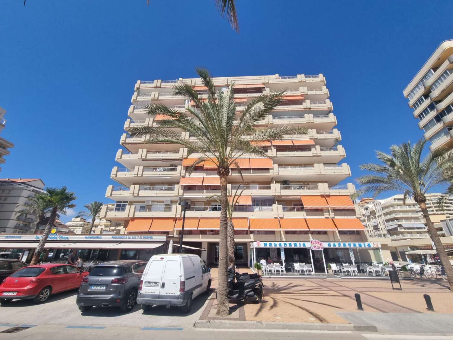 HALF SEASON FOR RENT FROM NOW ON -30.6.25 NICE CORNER APARTMENT ON THE 1ST LINE WITH BEAUTIFUL SEA VIEWS IN FUENGIROLA