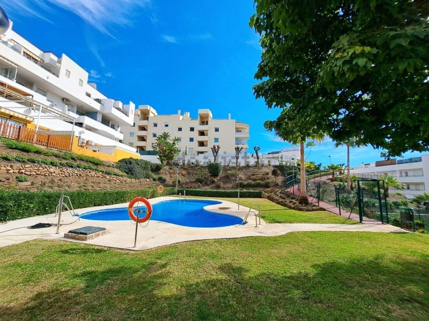 Halv sæson . Det er lejet fra nu 30.6.25 smukt.  penthouse i Mijas Costa