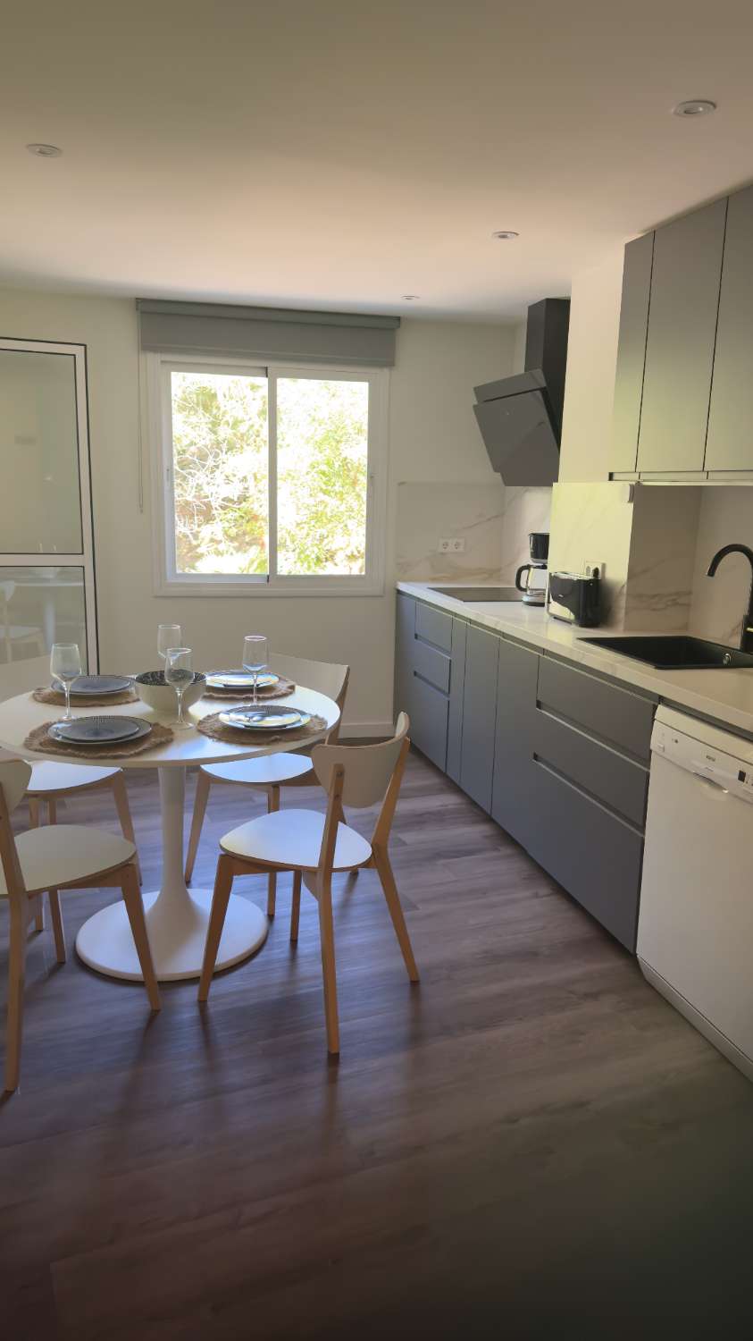 SE VENDE APARTAMENTO REFORMADO EN ZONA NUEVA TORREQUEBRADA (BENALMADENA)