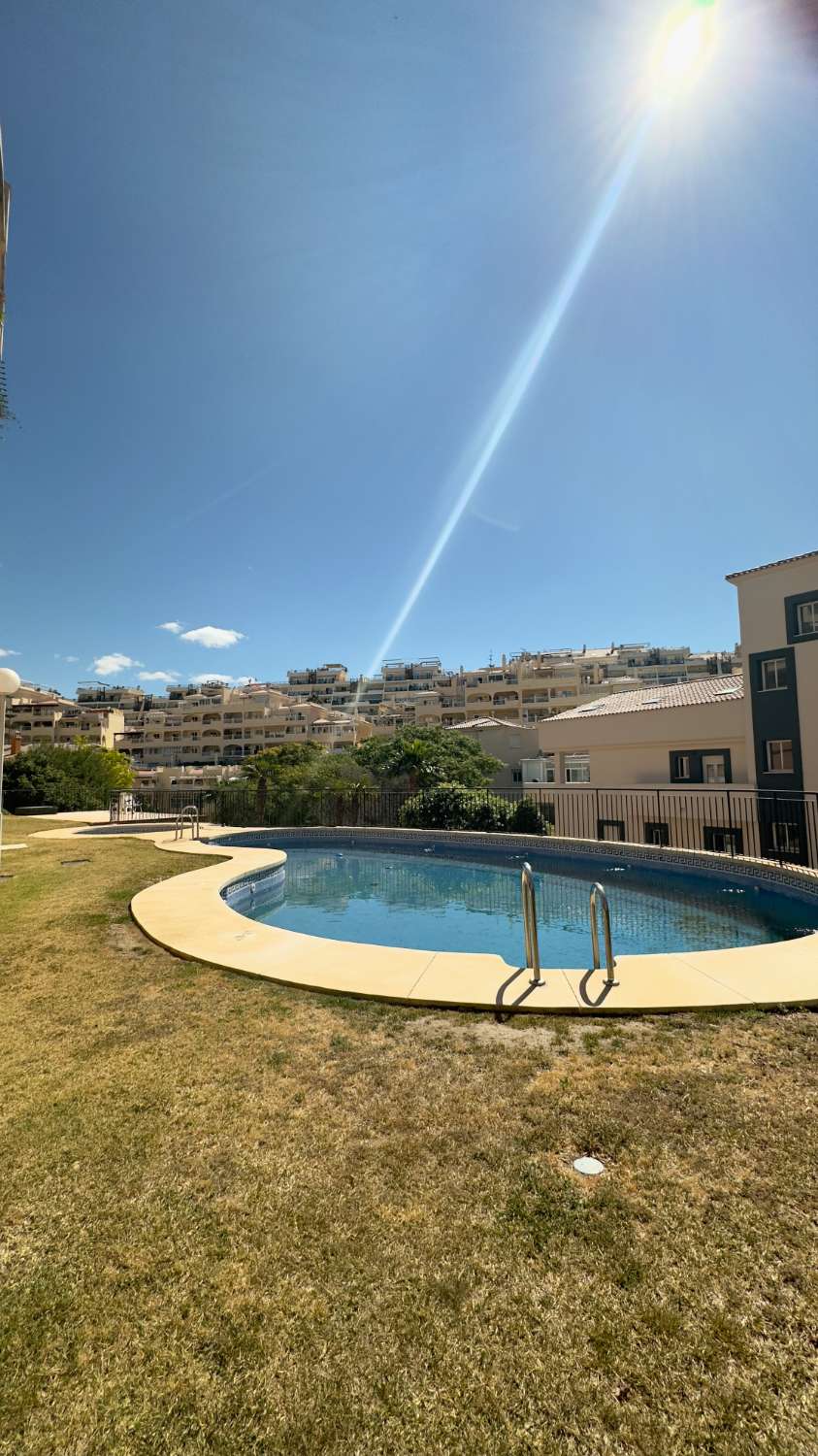 SE VENDE APARTAMENTO REFORMADO EN ZONA NUEVA TORREQUEBRADA (BENALMADENA)