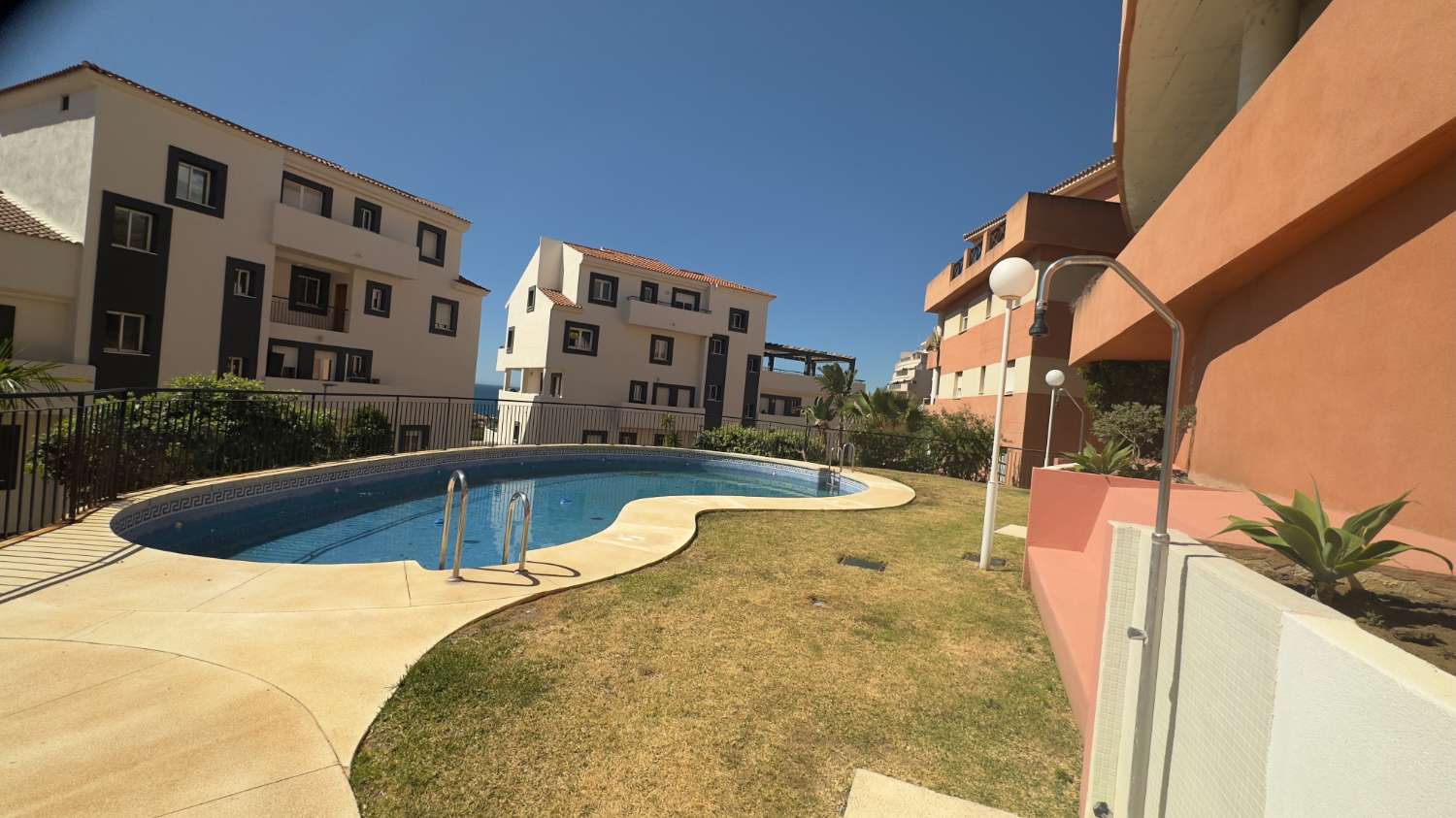 SE VENDE APARTAMENTO REFORMADO EN ZONA NUEVA TORREQUEBRADA (BENALMADENA)