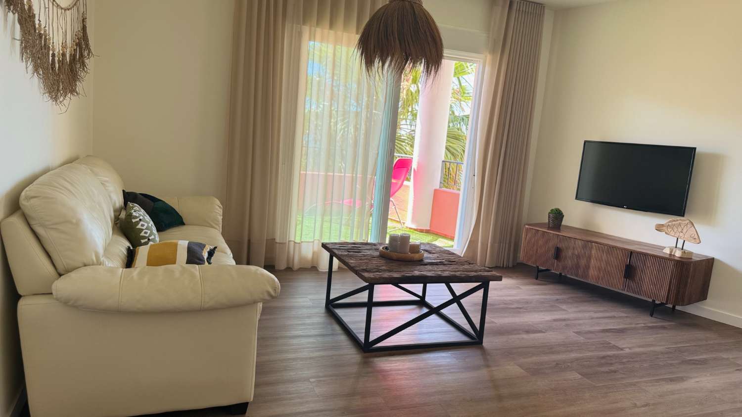 SE VENDE APARTAMENTO REFORMADO EN ZONA NUEVA TORREQUEBRADA (BENALMADENA)