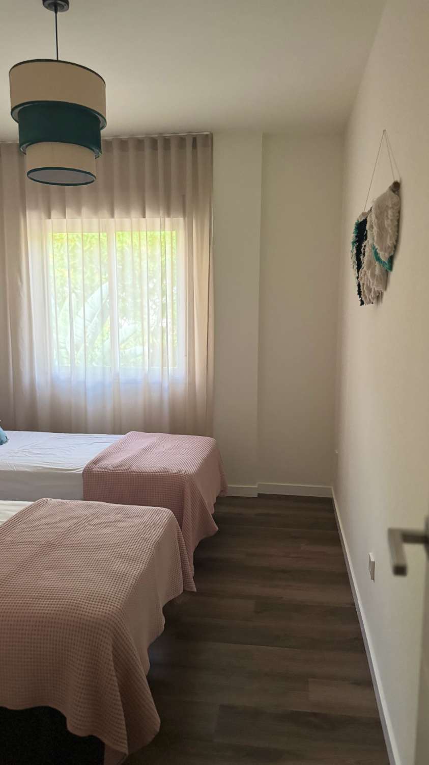 SE VENDE APARTAMENTO REFORMADO EN ZONA NUEVA TORREQUEBRADA (BENALMADENA)