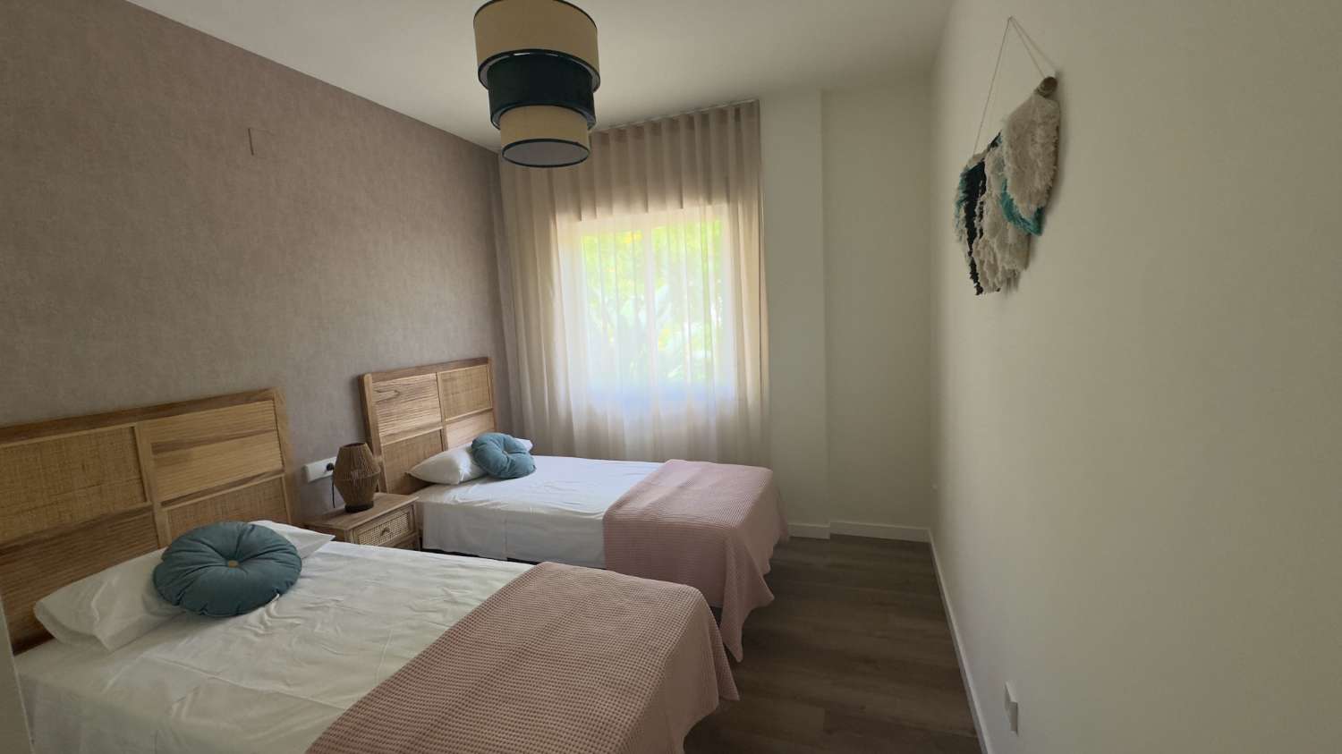 SE VENDE APARTAMENTO REFORMADO EN ZONA NUEVA TORREQUEBRADA (BENALMADENA)