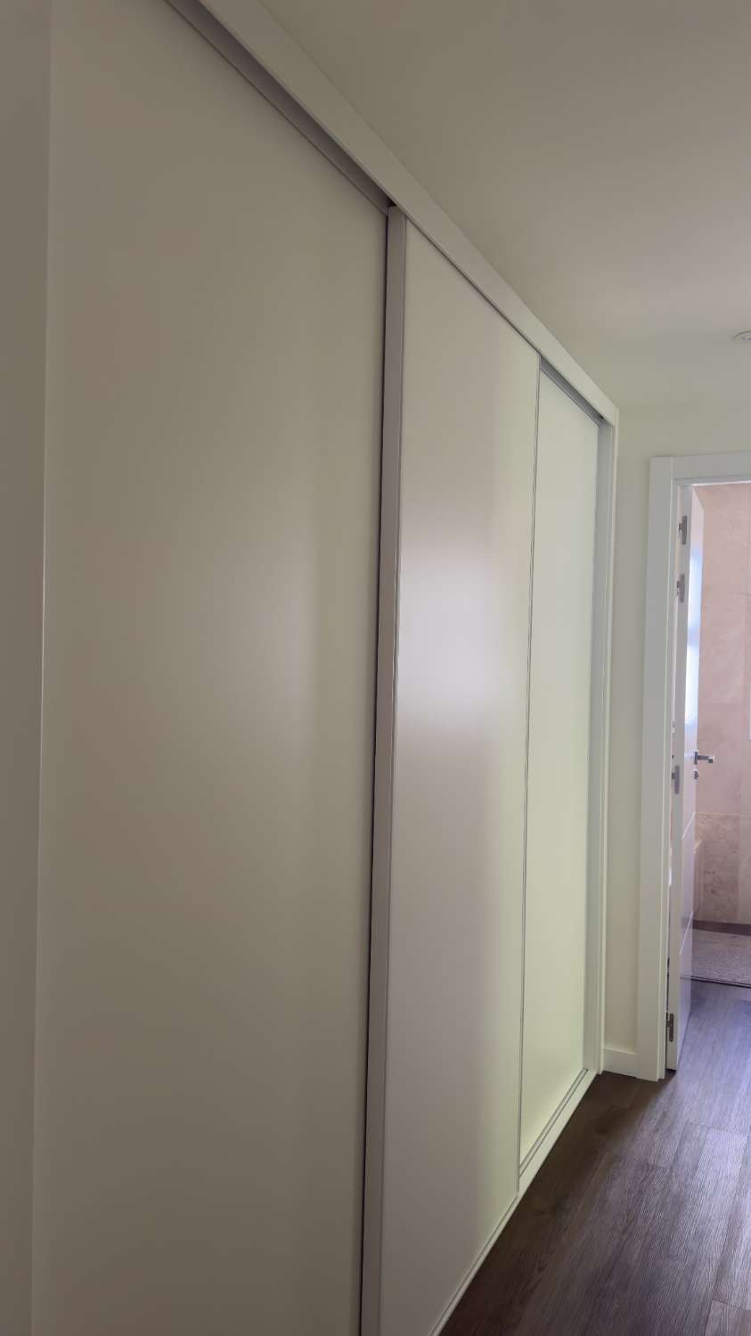 SE VENDE APARTAMENTO REFORMADO EN ZONA NUEVA TORREQUEBRADA (BENALMADENA)