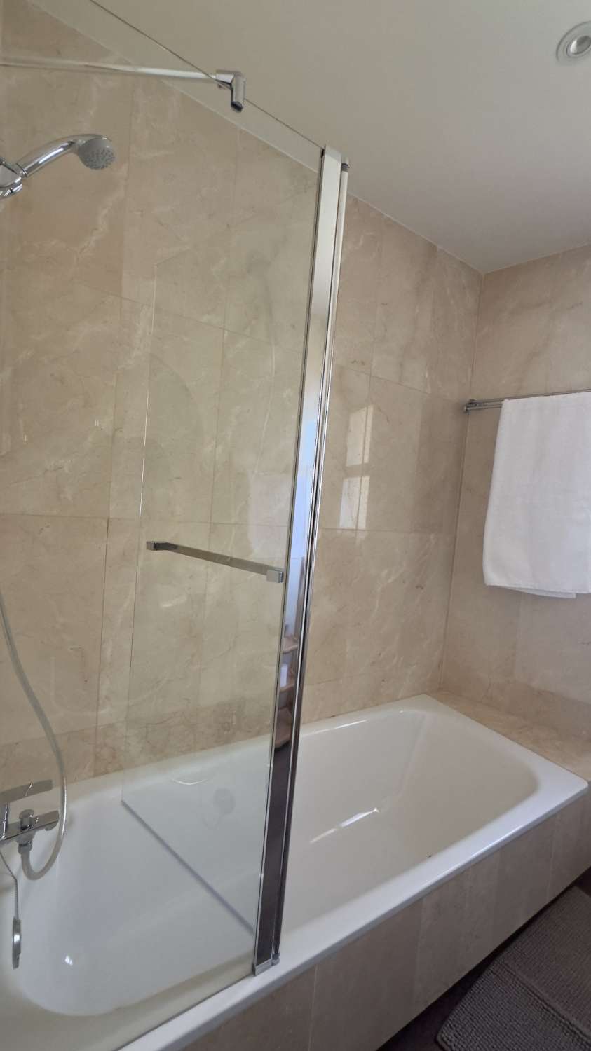 SE VENDE APARTAMENTO REFORMADO EN ZONA NUEVA TORREQUEBRADA (BENALMADENA)