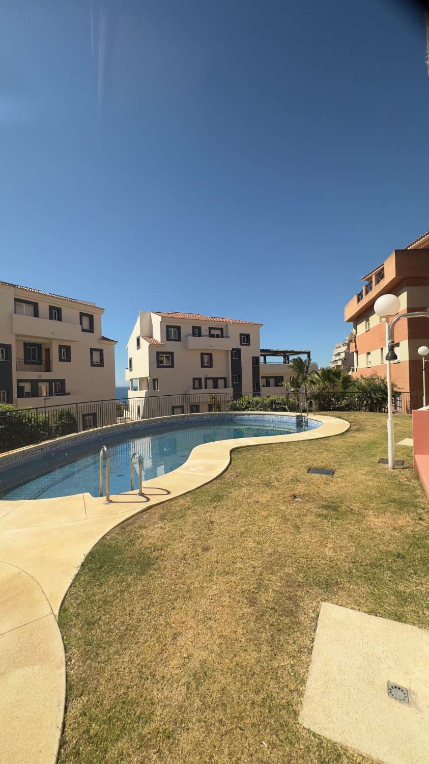 SE VENDE APARTAMENTO REFORMADO EN ZONA NUEVA TORREQUEBRADA (BENALMADENA)