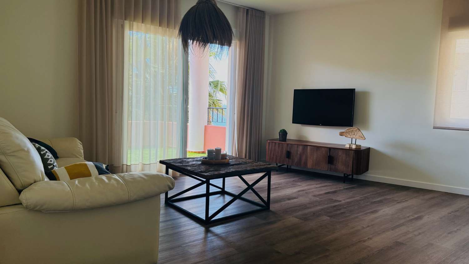 SE VENDE APARTAMENTO REFORMADO EN ZONA NUEVA TORREQUEBRADA (BENALMADENA)