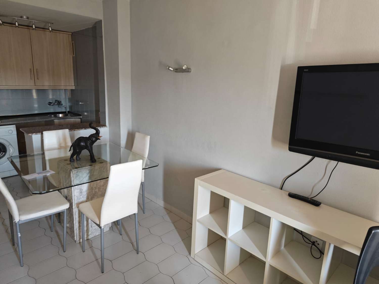 SE VENDE MAGNIFICO APARTAMENTO CON VISTAS AL MAR EN 1ªLINEA DE PLAYA EN BENALMADENA