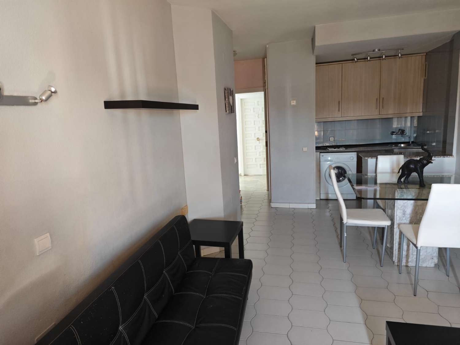 SE VENDE MAGNIFICO APARTAMENTO CON VISTAS AL MAR EN 1ªLINEA DE PLAYA EN BENALMADENA