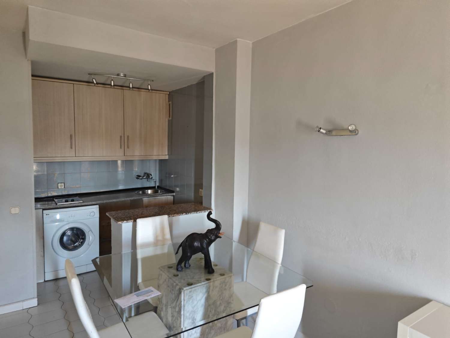 SE VENDE MAGNIFICO APARTAMENTO CON VISTAS AL MAR EN 1ªLINEA DE PLAYA EN BENALMADENA